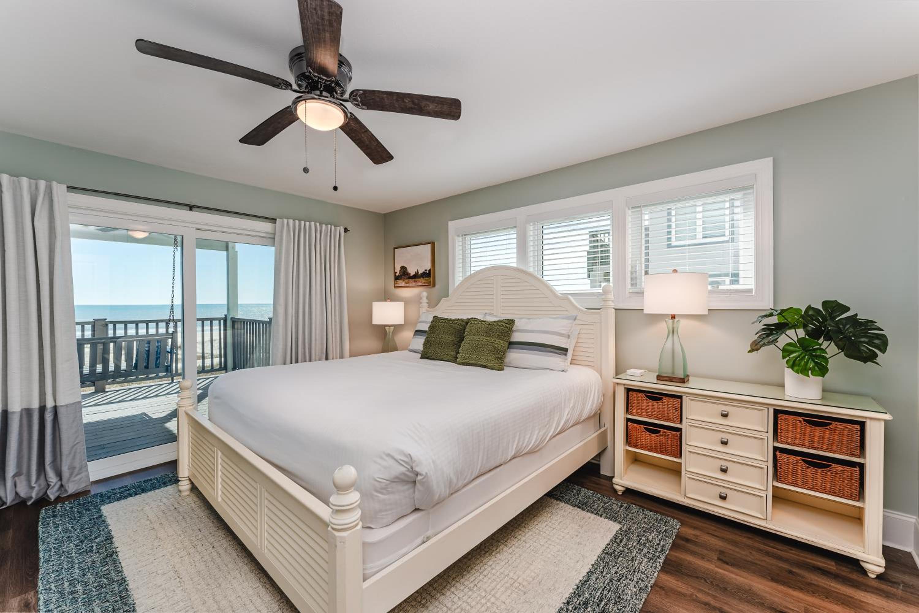 SunScape & SeaScape Beachfront Vacation Home view 5