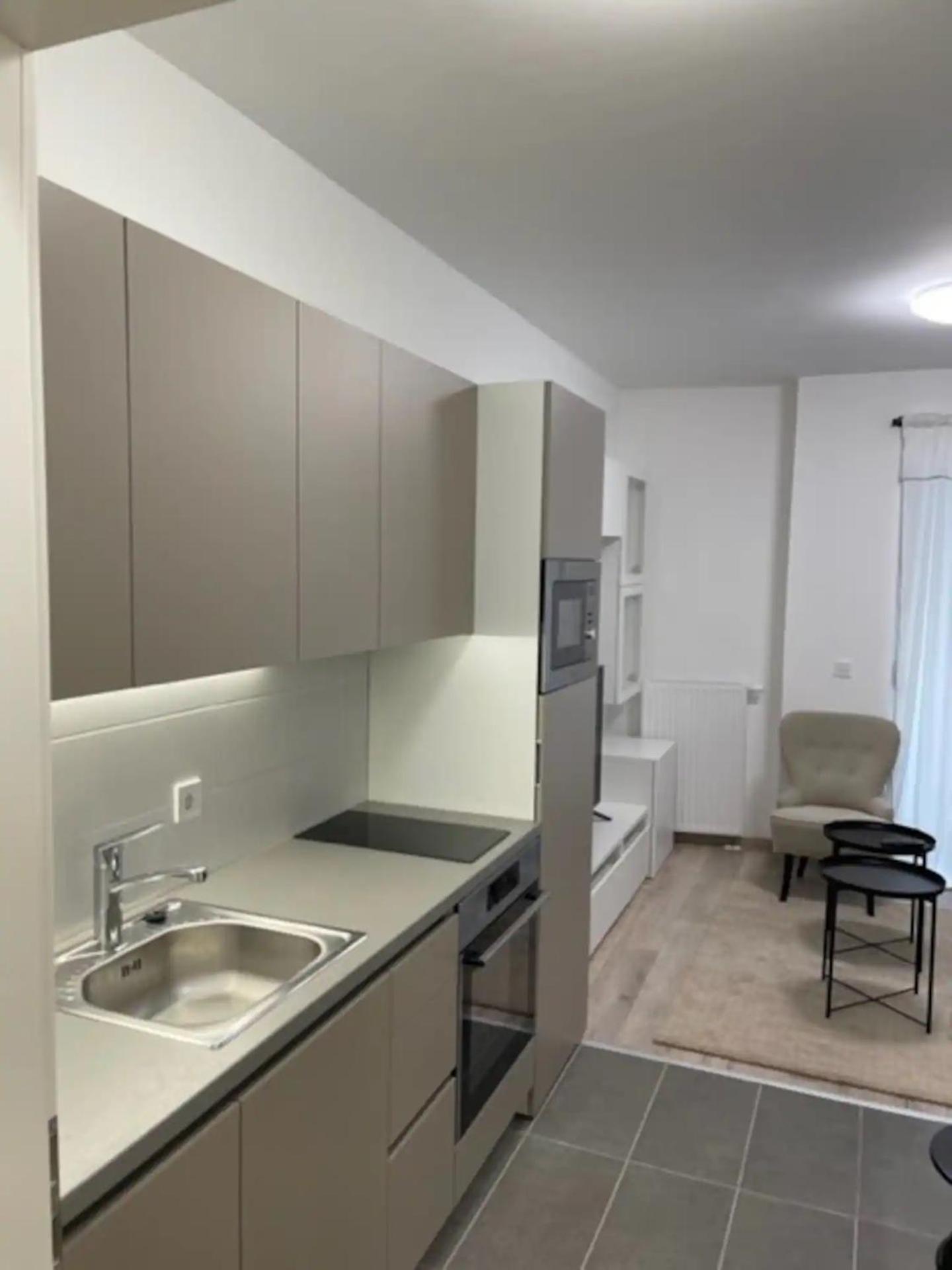 Elisabeth Residence 102 with parking view 3
