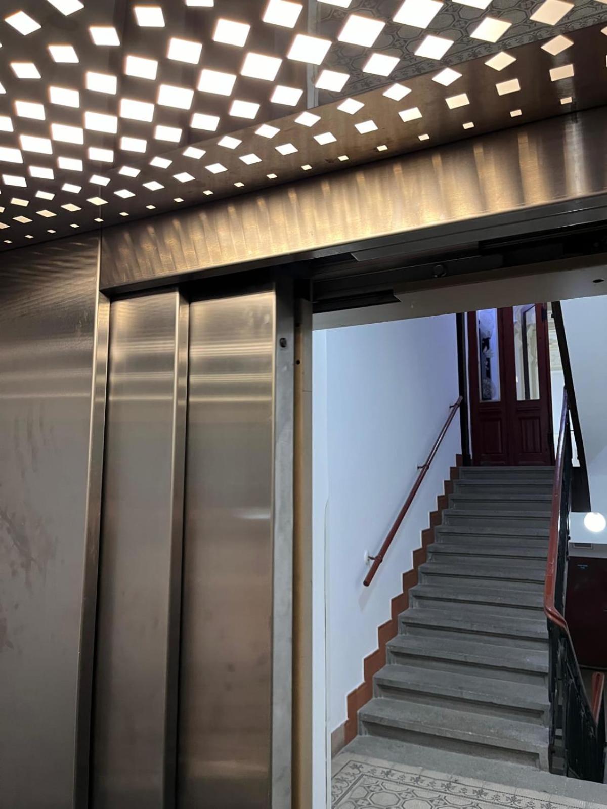 Comfortable and cosy apt a few steps from Dancing House and Naplavka Dance
