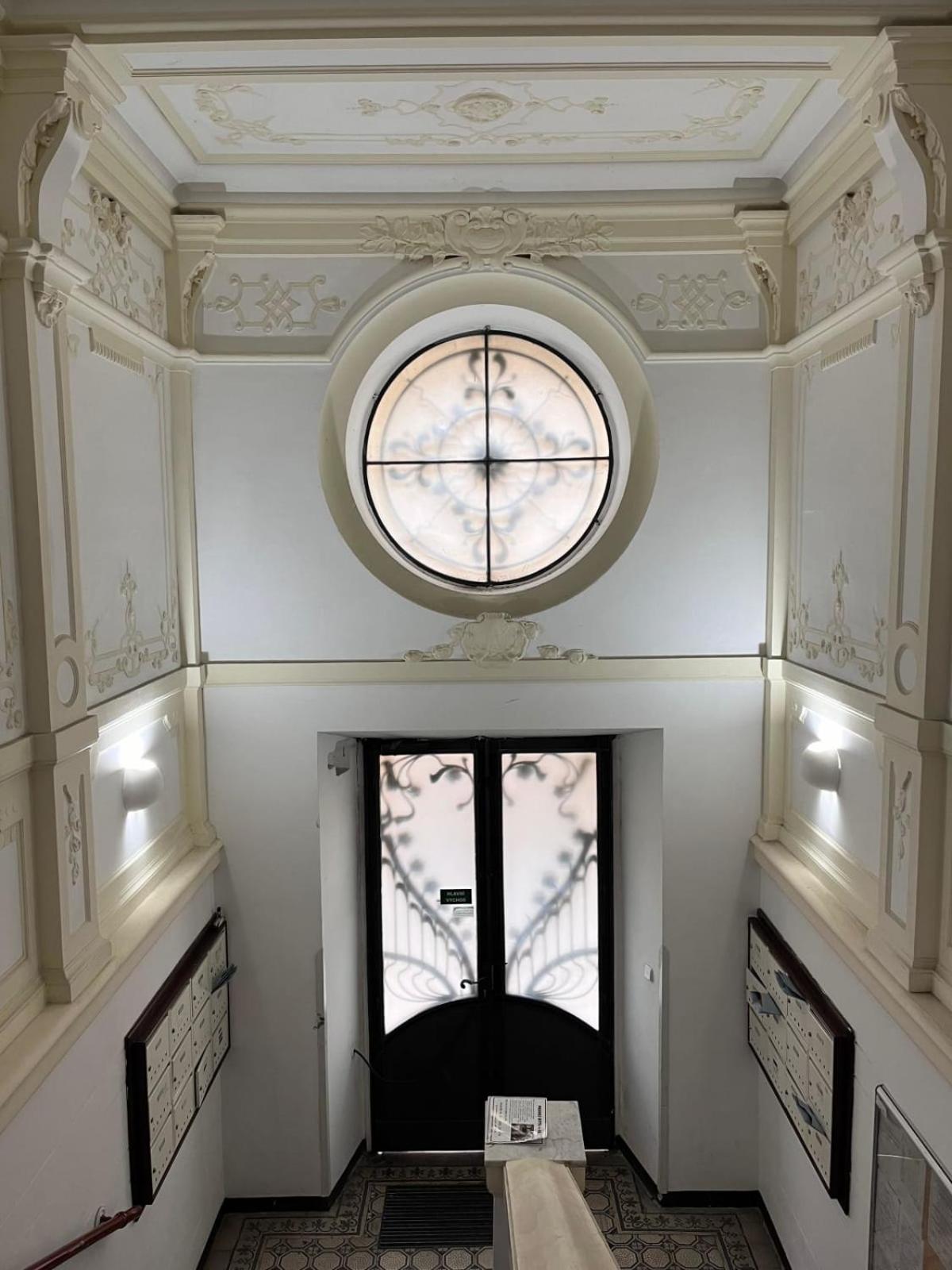 Comfortable and cosy apt a few steps from Dancing House and Naplavka Dance