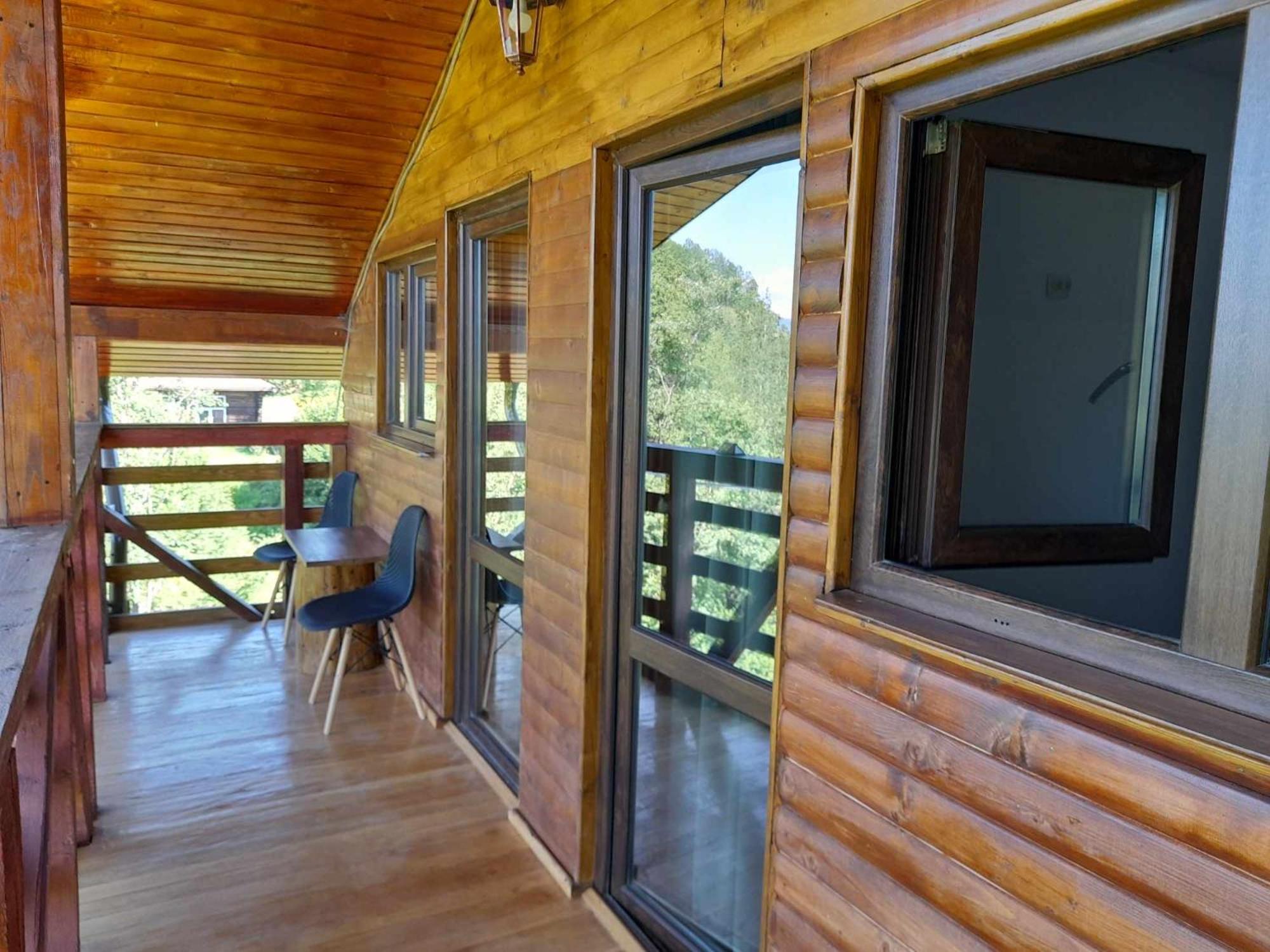 Cabana de lemn Lacul Bicaz