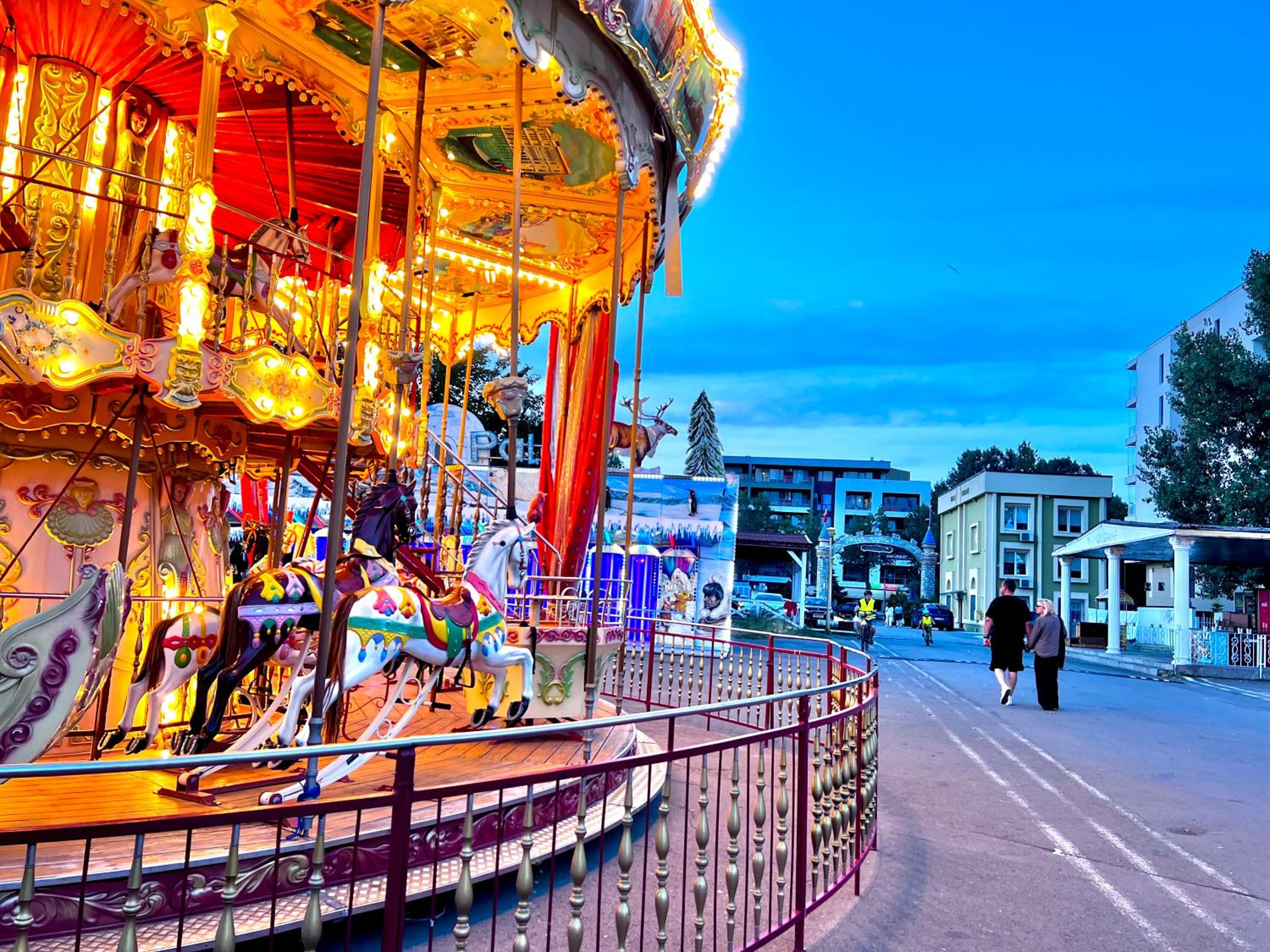 Coralia Luna Park Apartments