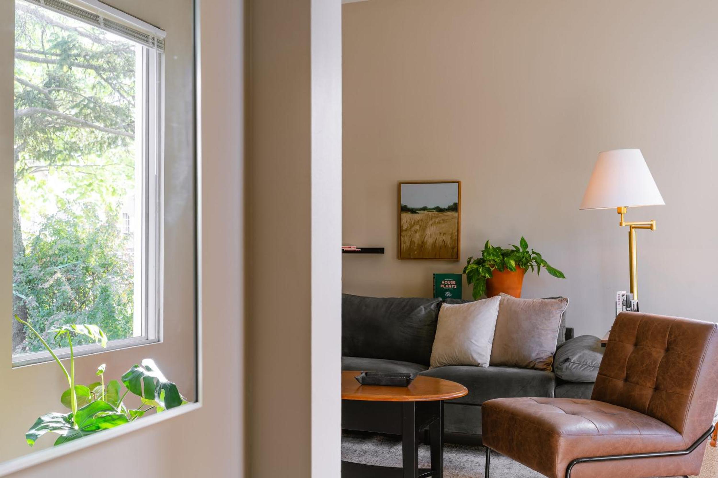 Flexhome Avondale 2BR Apt W1 with Parking view 5
