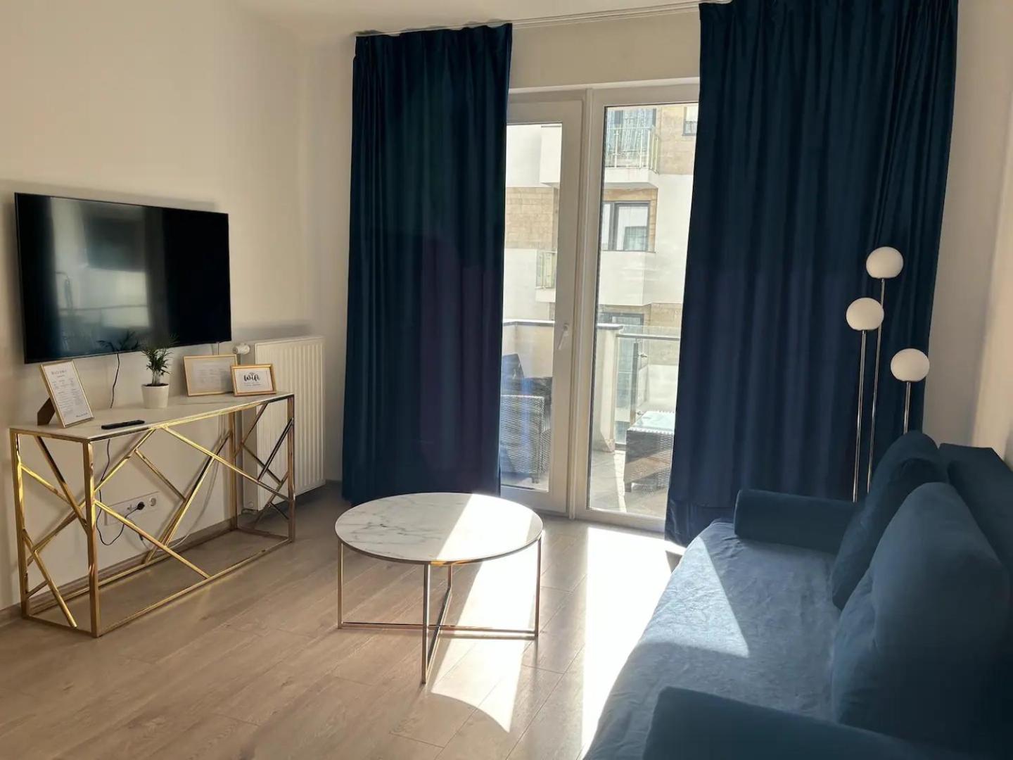 Elisabeth Residence Blue with parking view 2