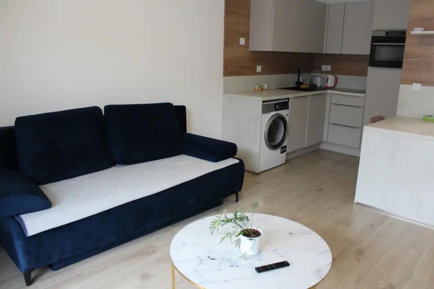 Elisabeth Residence Blue with parking view 3