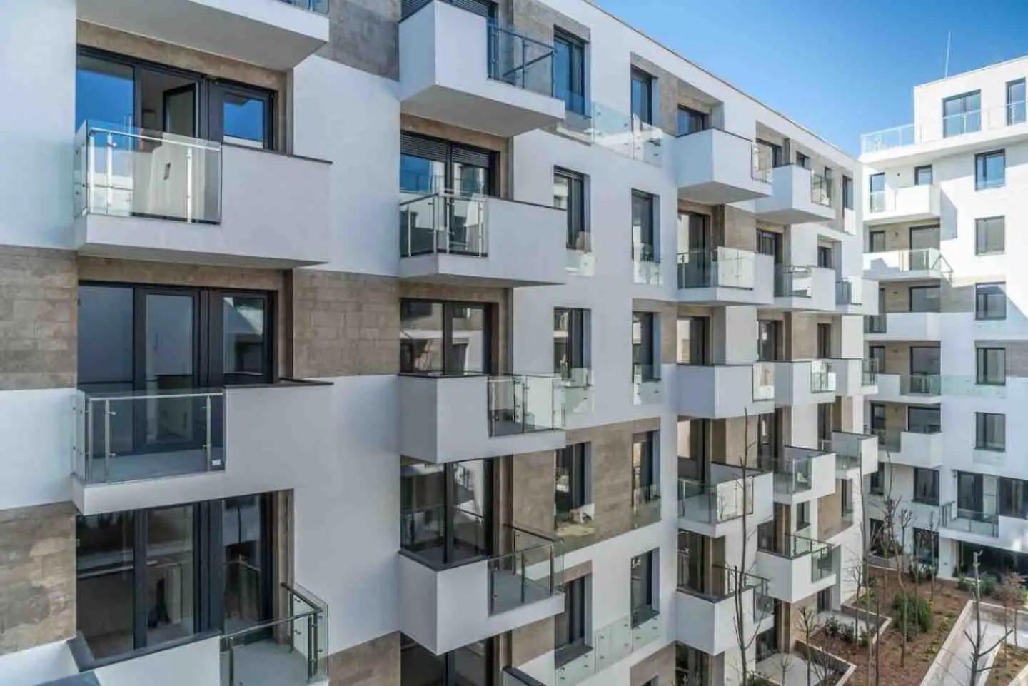 Elisabeth Residence Blue with parking view 4