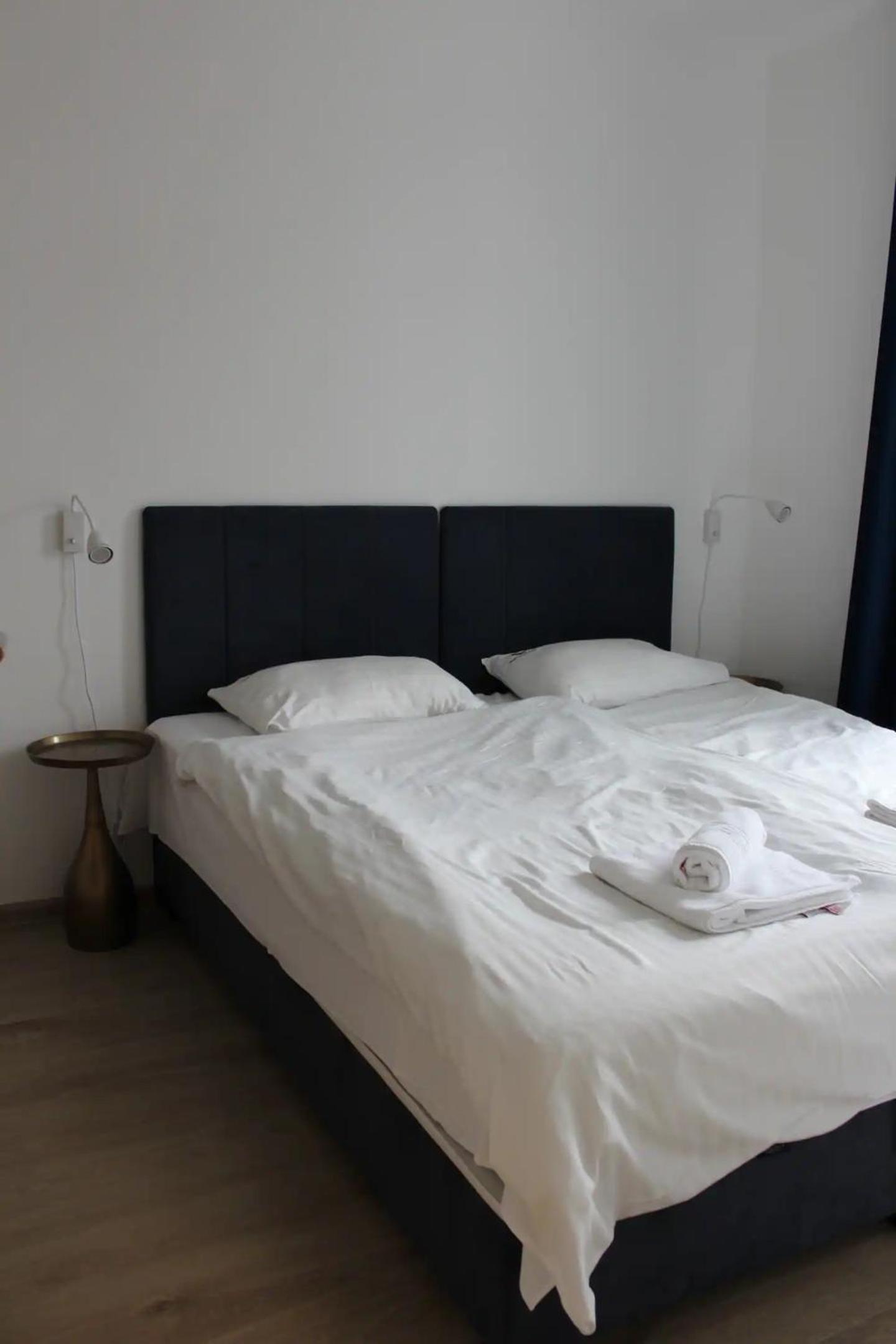 Elisabeth Residence Blue with parking view 5