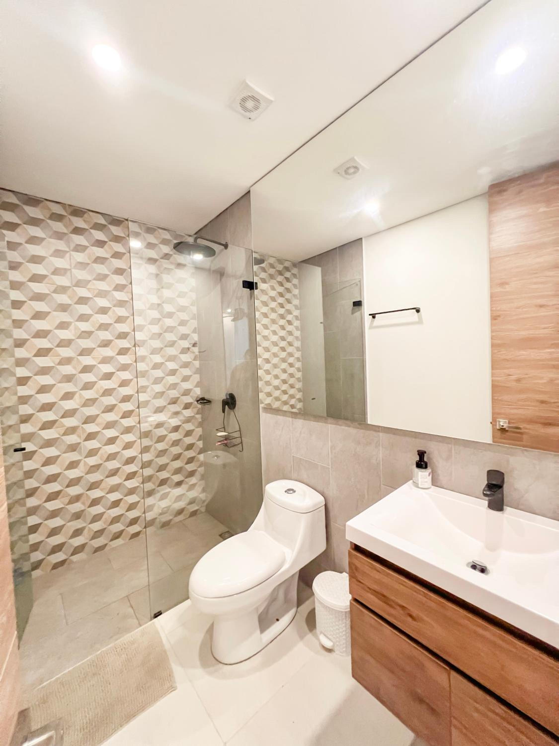 Moderna suite con balcon y hermosa vista al mar en pozos colorados