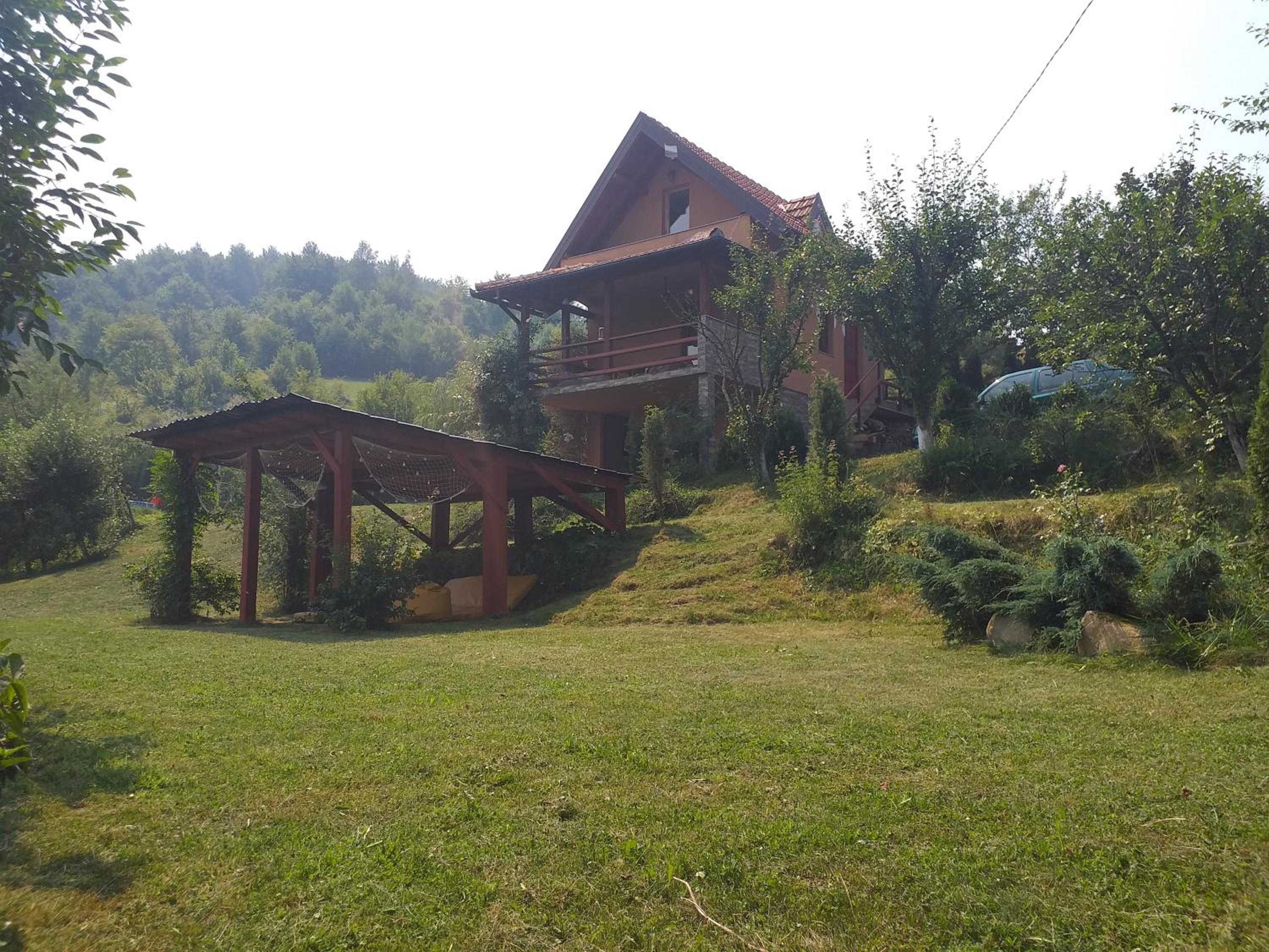 Green Idylle -Pyramid View