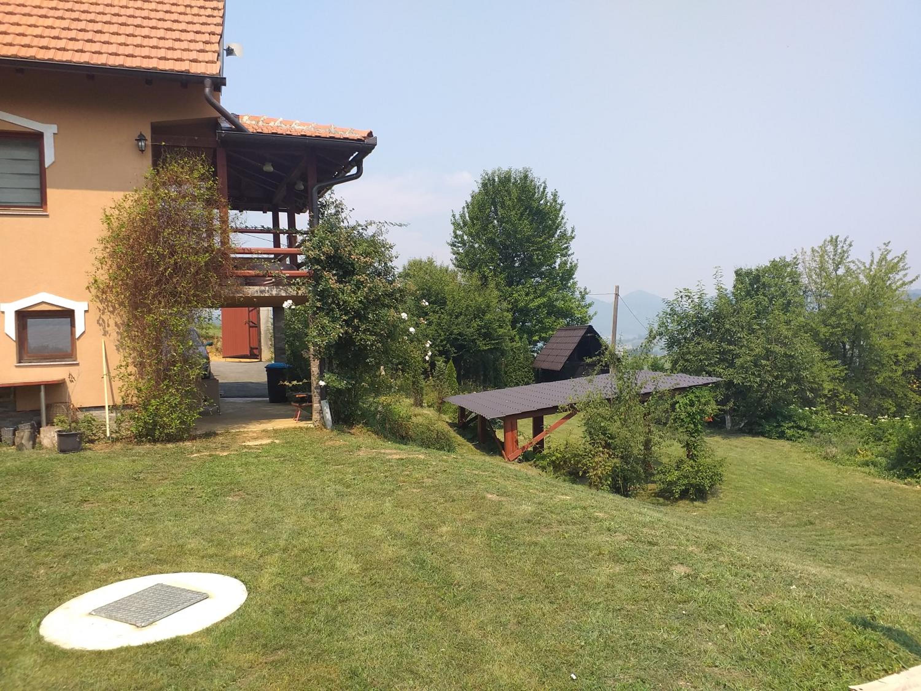 Green Idylle -Pyramid View