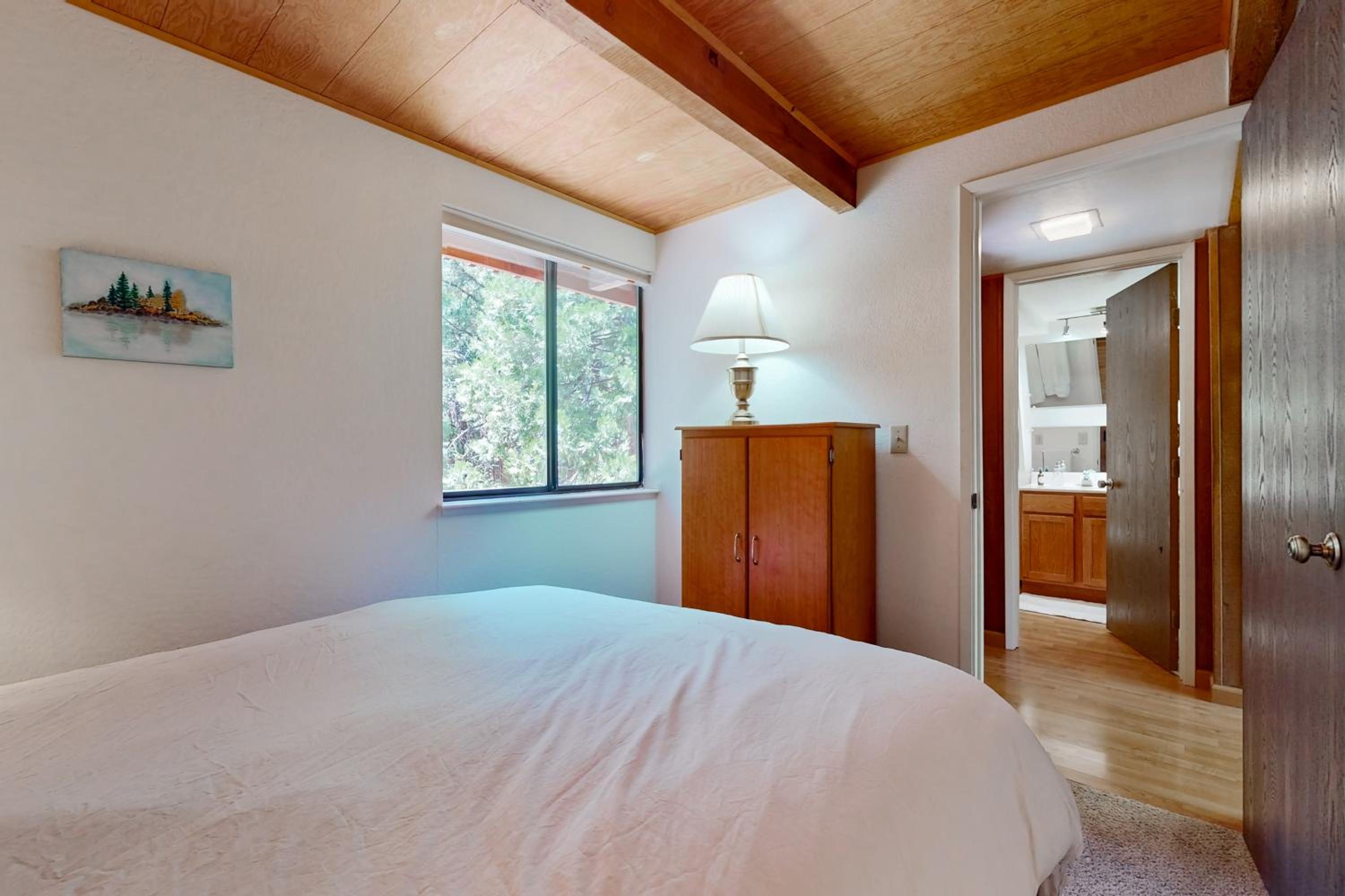 Sierra Nevada Hideaway Cabin with Deck, Mtn Views