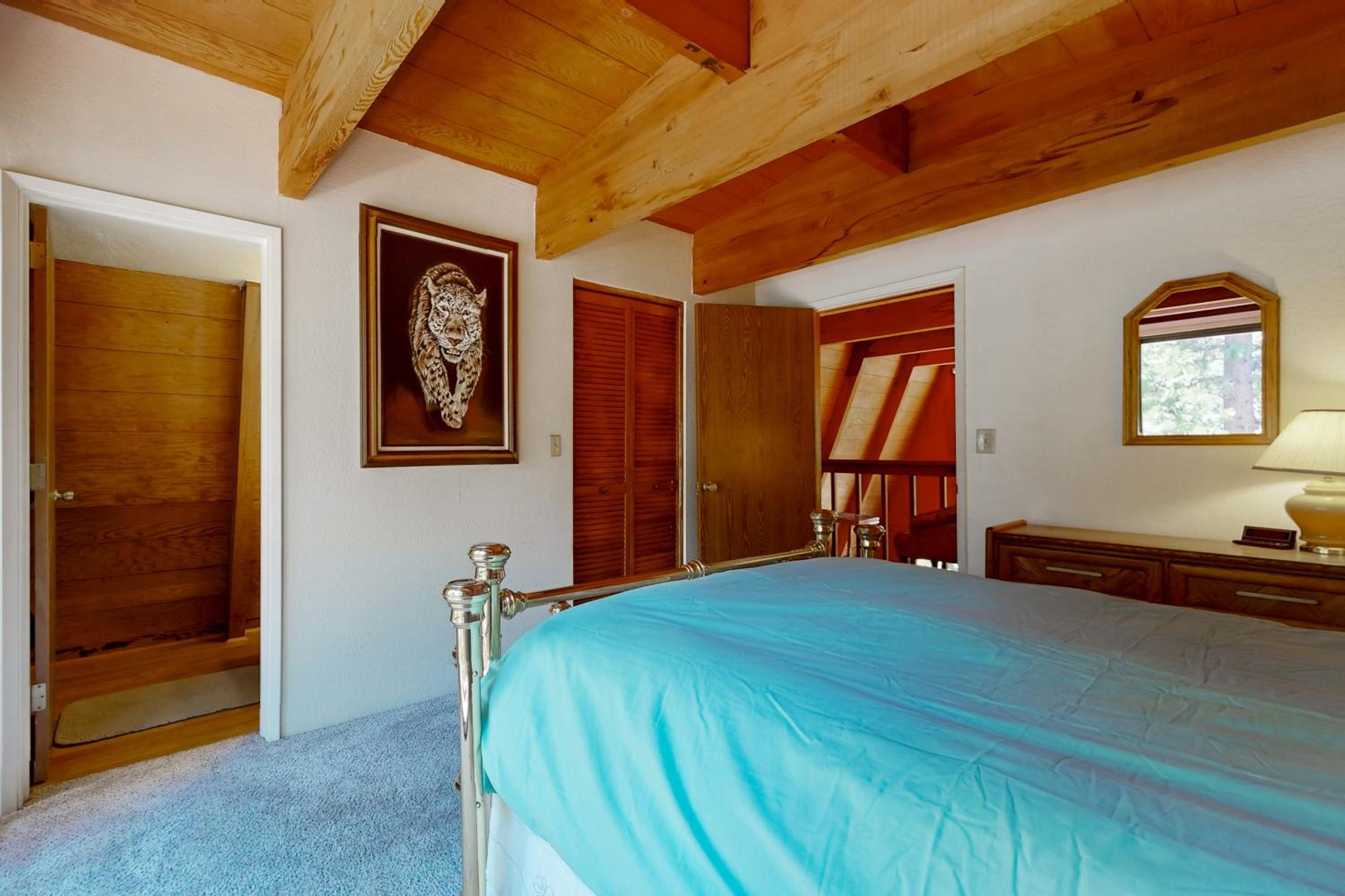 Sierra Nevada Hideaway Cabin with Deck, Mtn Views