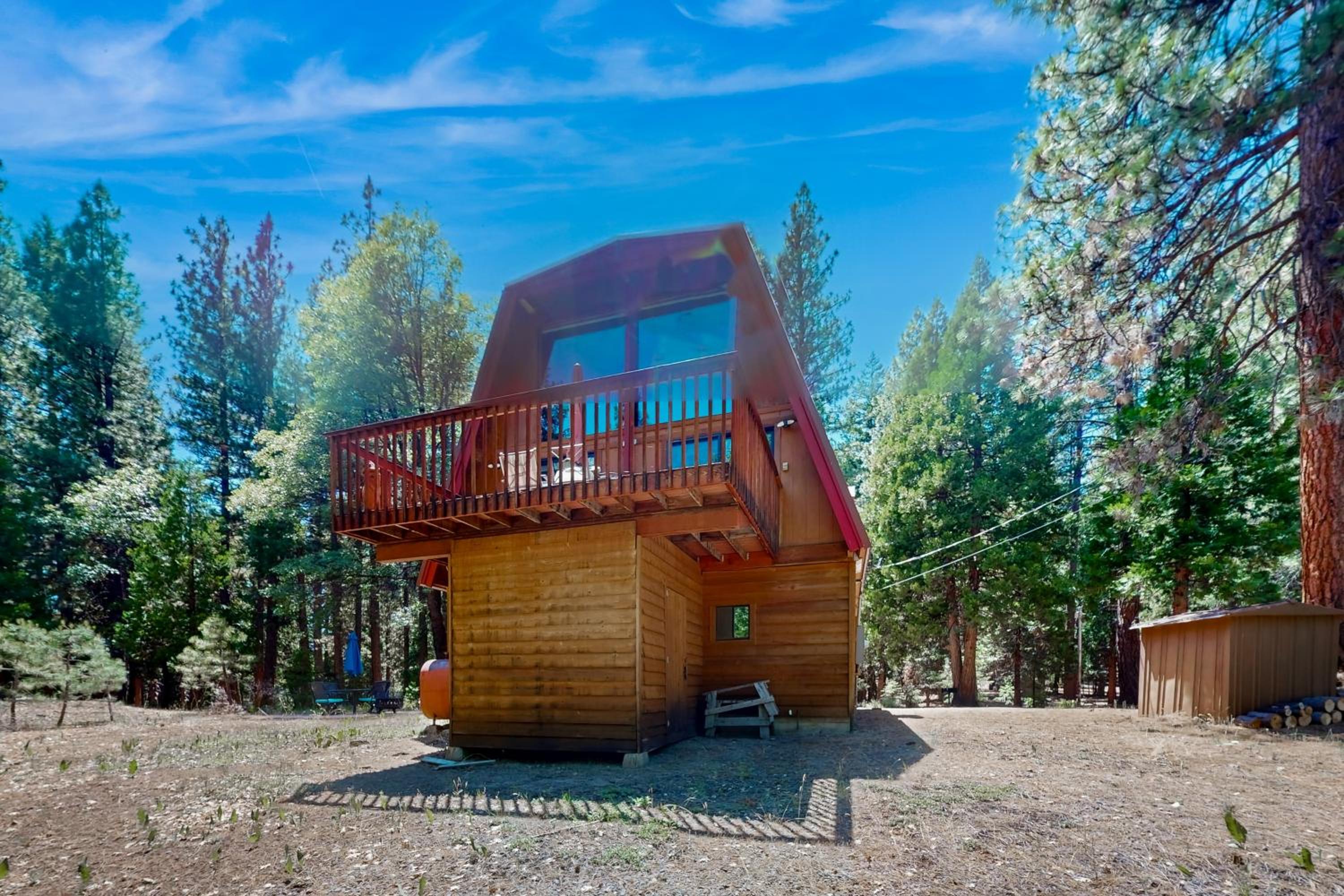 Sierra Nevada Hideaway Cabin with Deck, Mtn Views