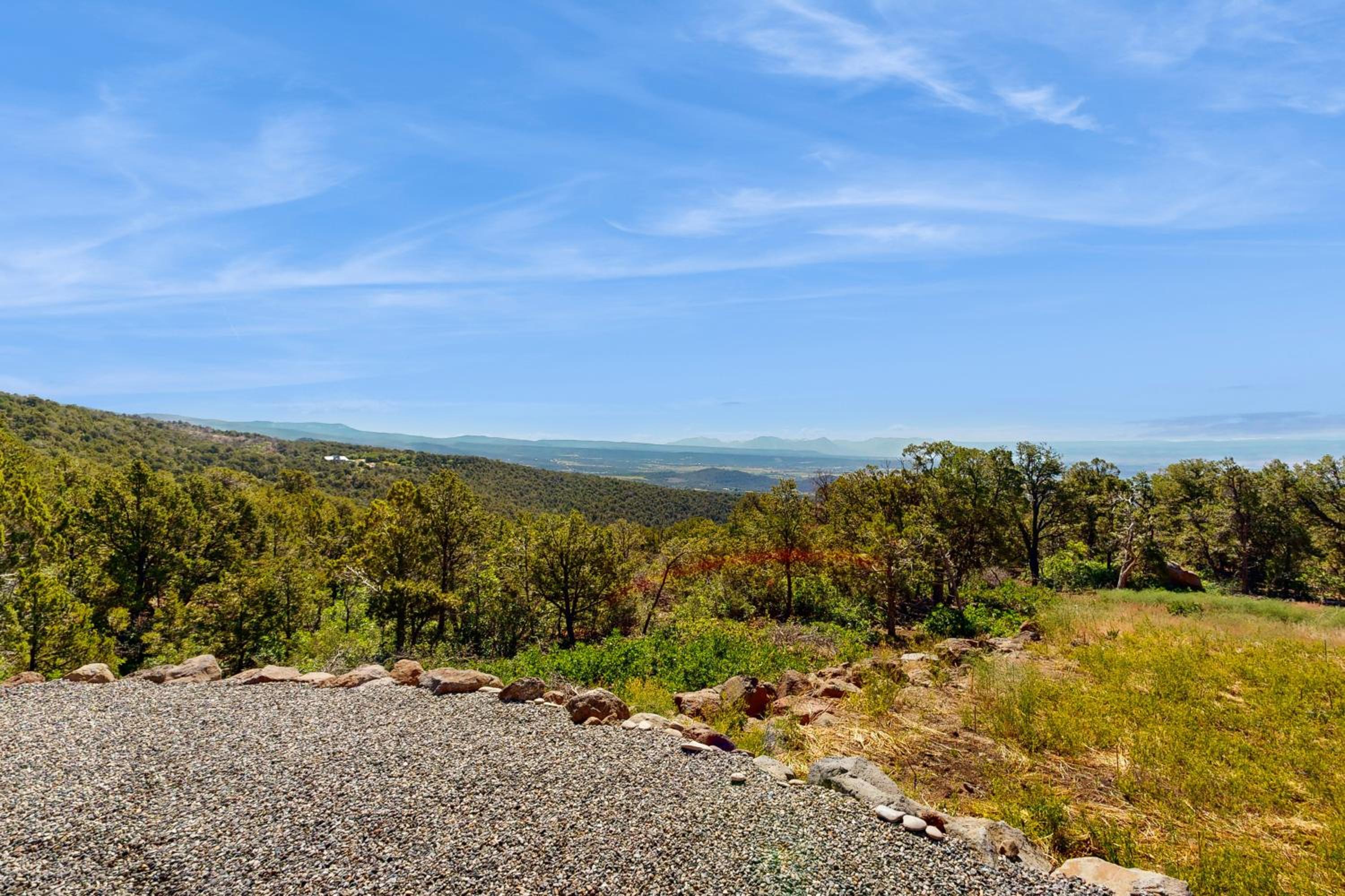 Mountain Retreat with Panoramic Views, Fire Pit