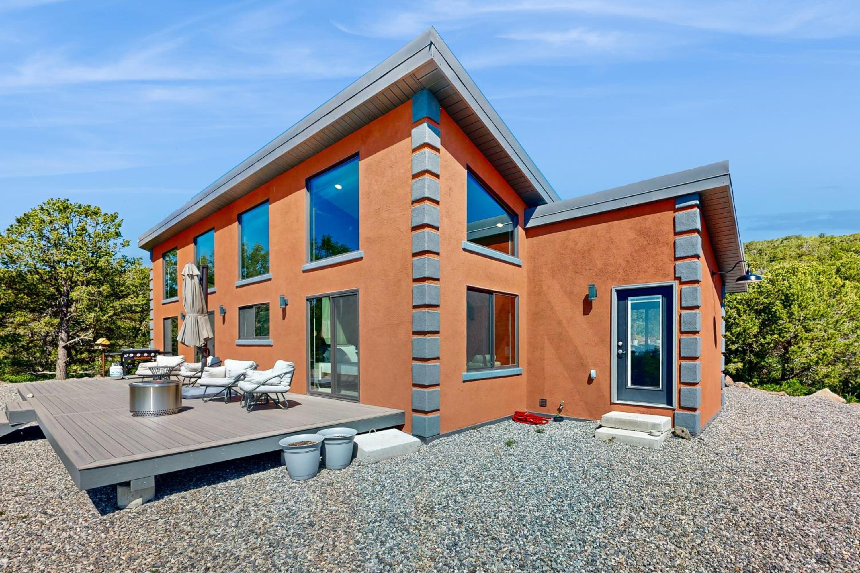 Mountain Retreat with Panoramic Views, Fire Pit