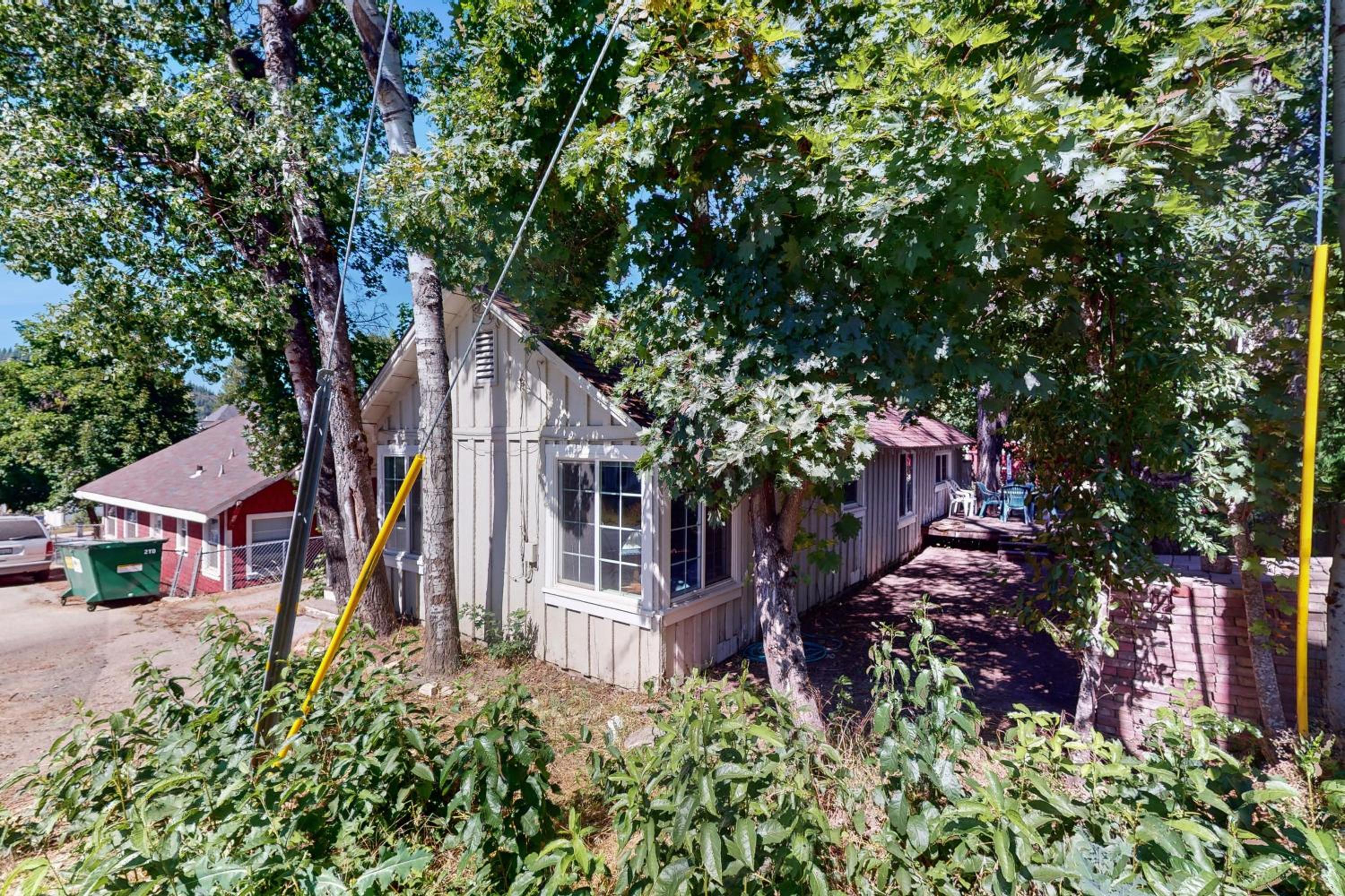 1BR Vintage Cottage, Dog-Friendly, Walk to Town
