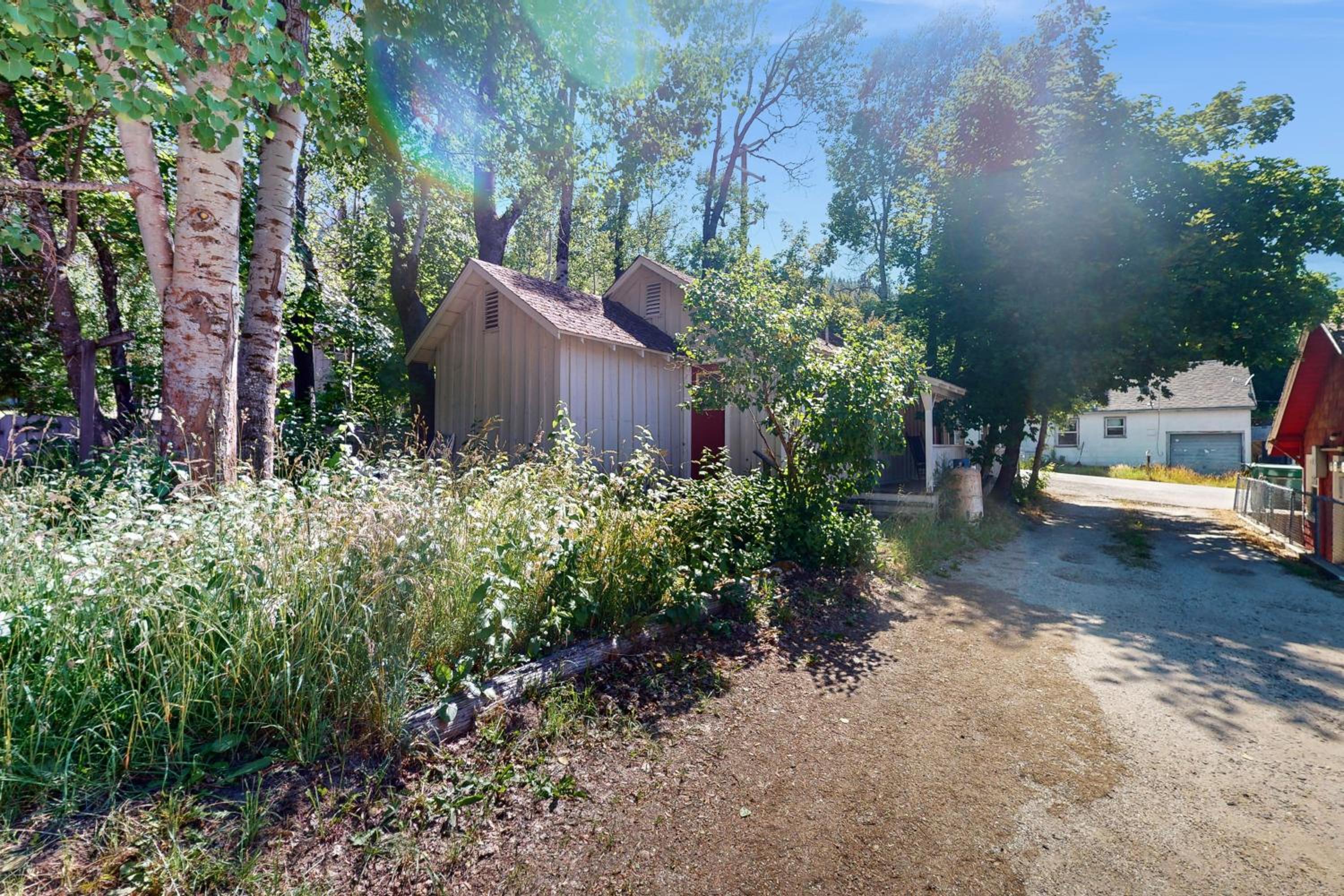 1BR Vintage Cottage, Dog-Friendly, Walk to Town