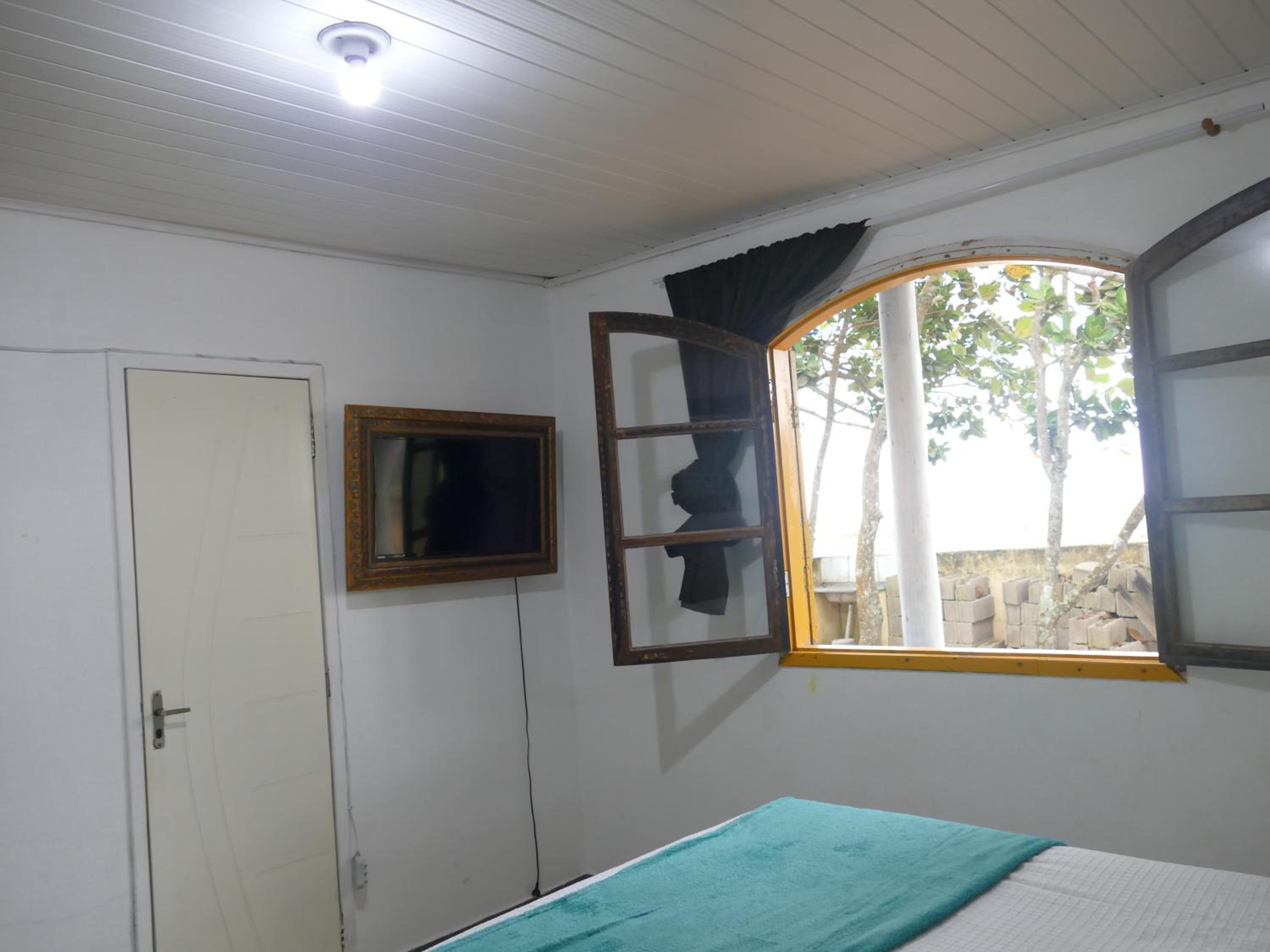 Casa pé na areia frente ao mar. Praia da Juréia.