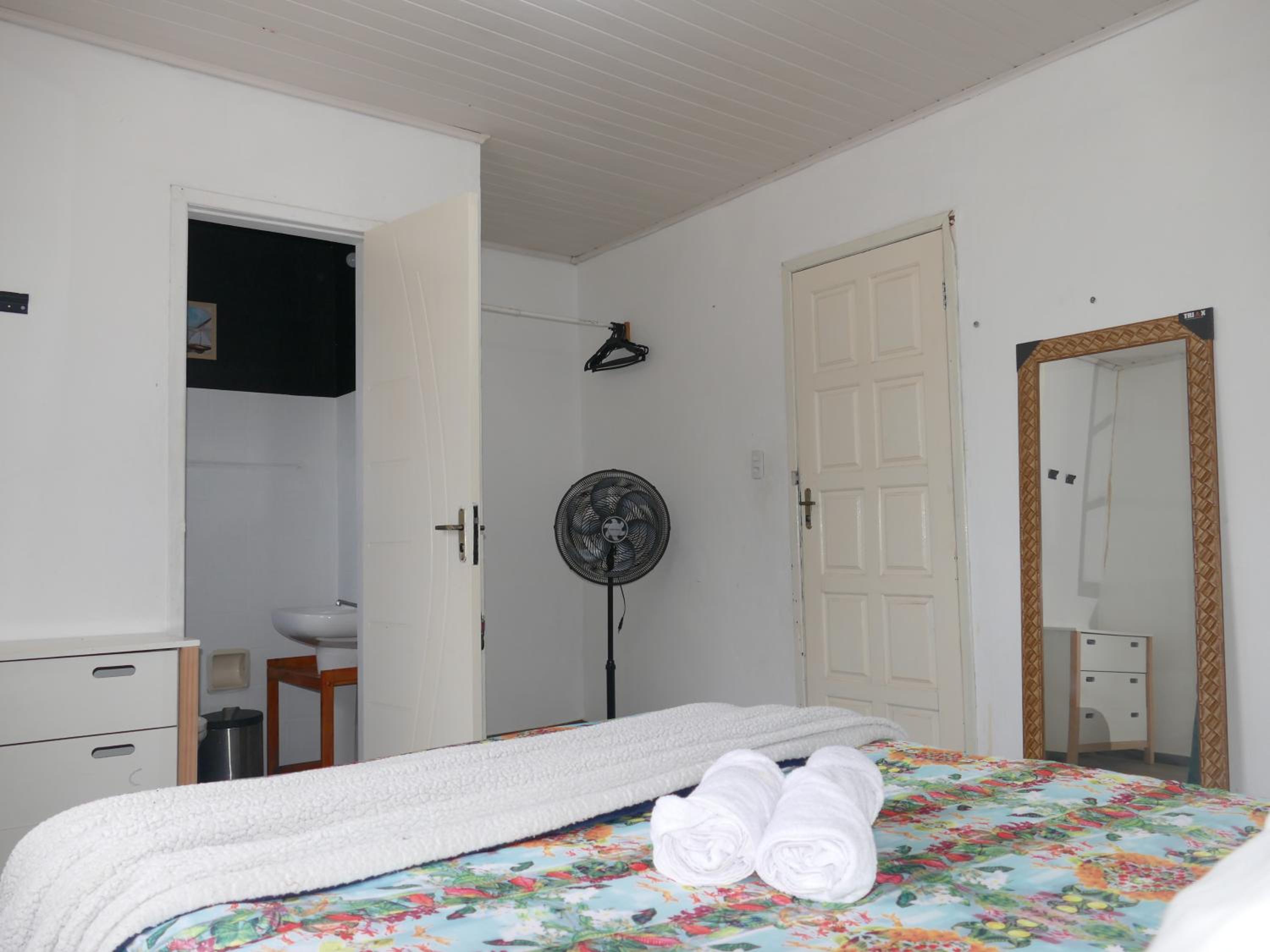 Casa pé na areia frente ao mar. Praia da Juréia.
