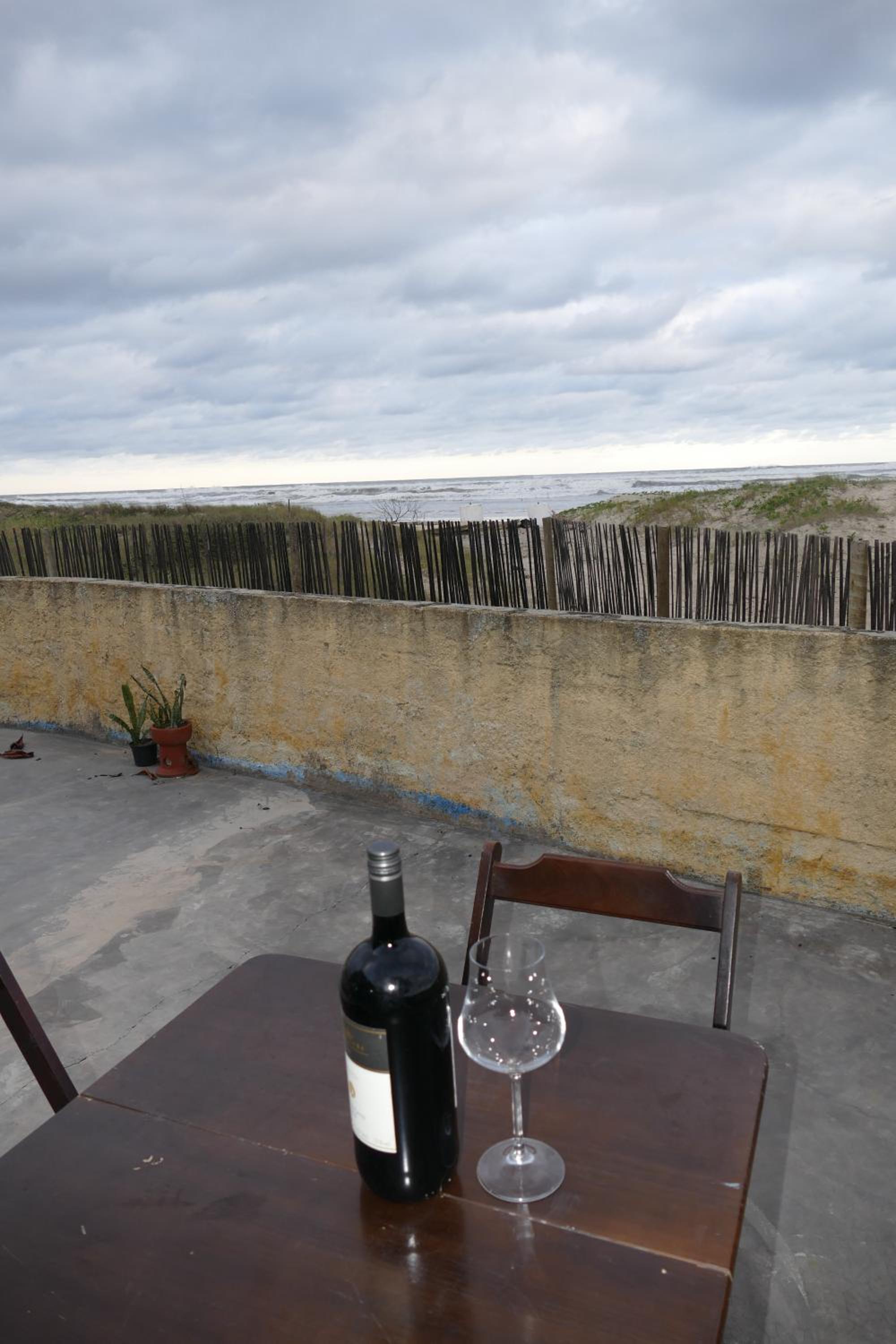 Casa pé na areia frente ao mar. Praia da Juréia.