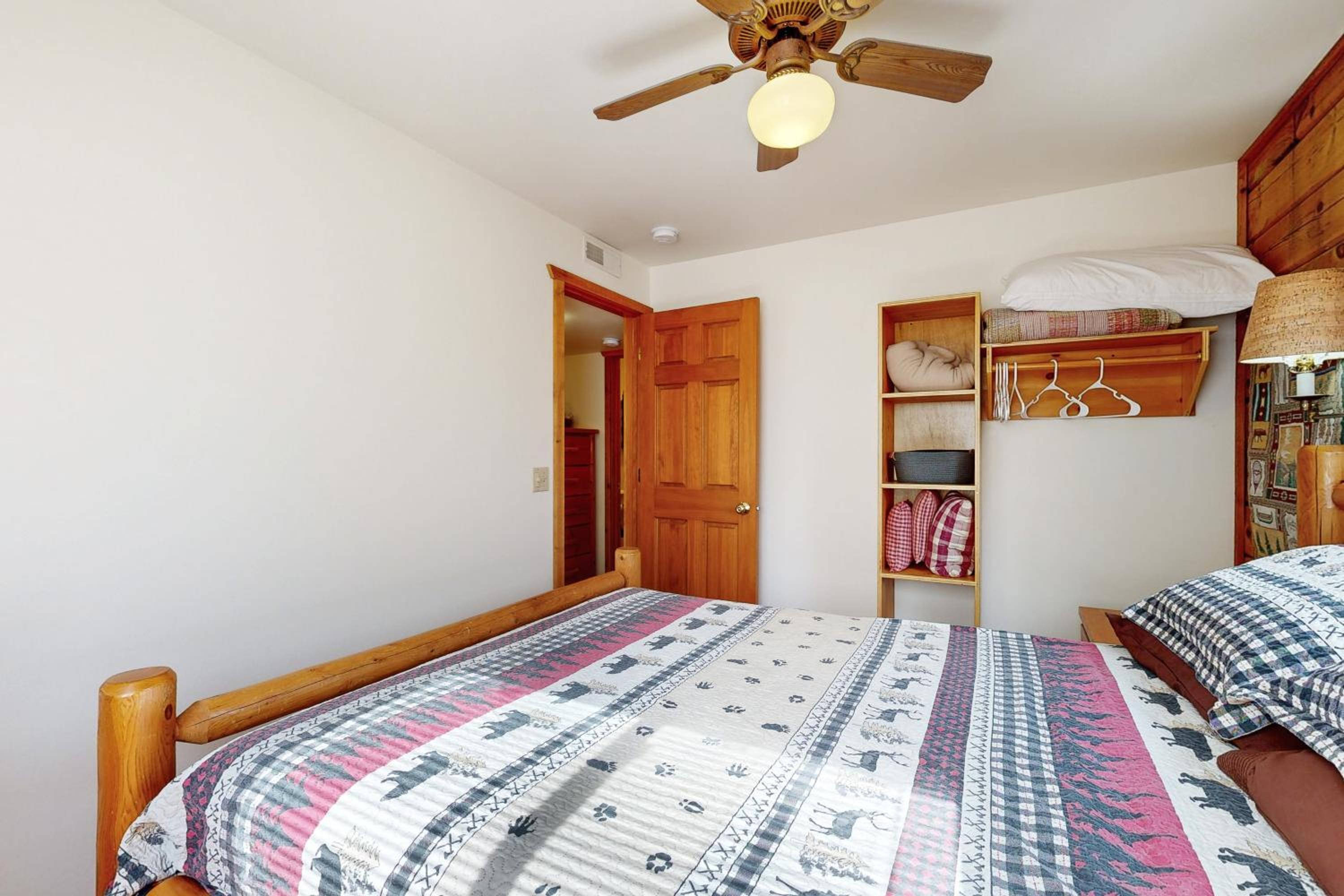 Steps to Three Bears Resort! Outdoorsy Escape