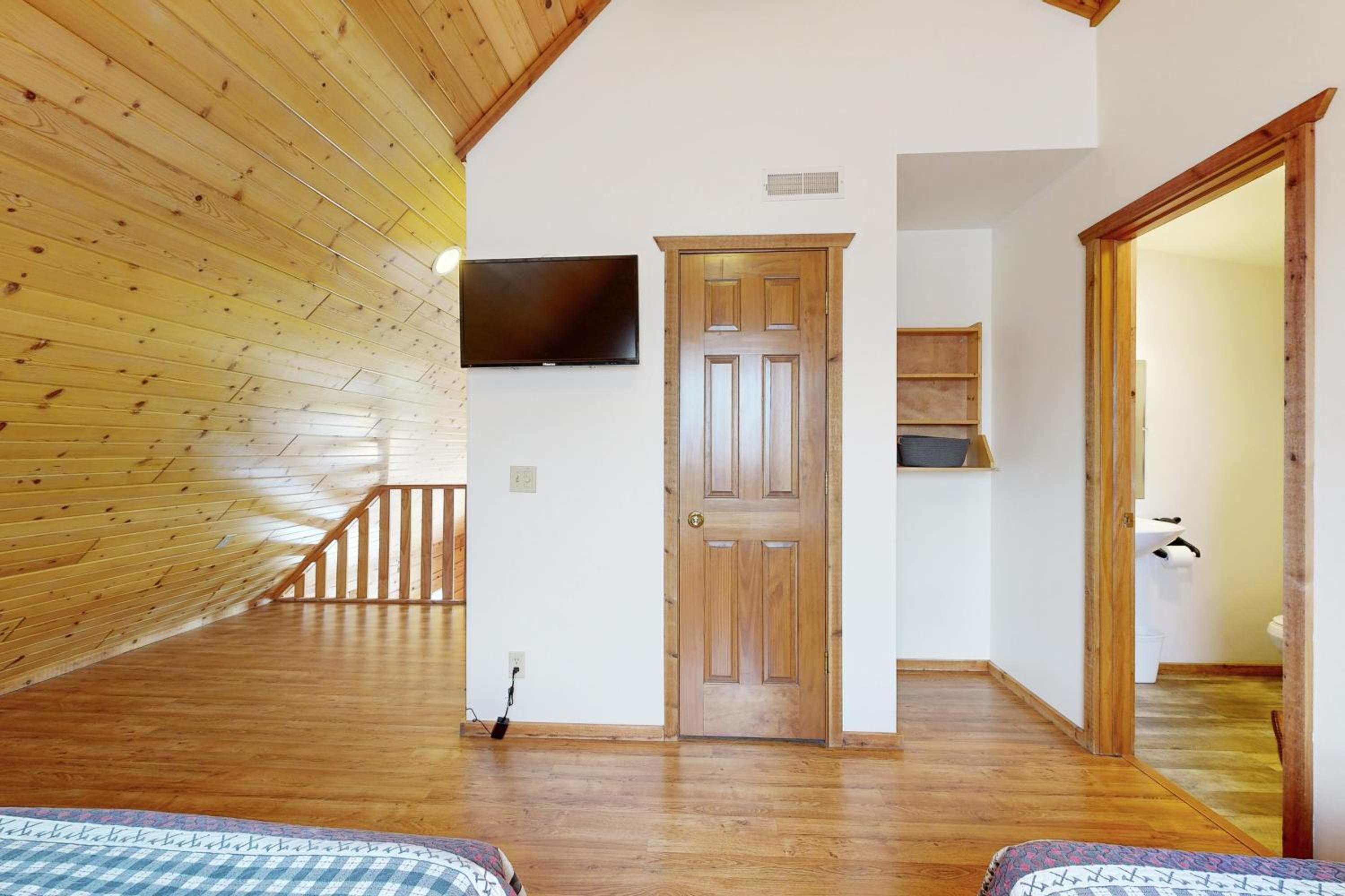Steps to Three Bears Resort! Outdoorsy Escape