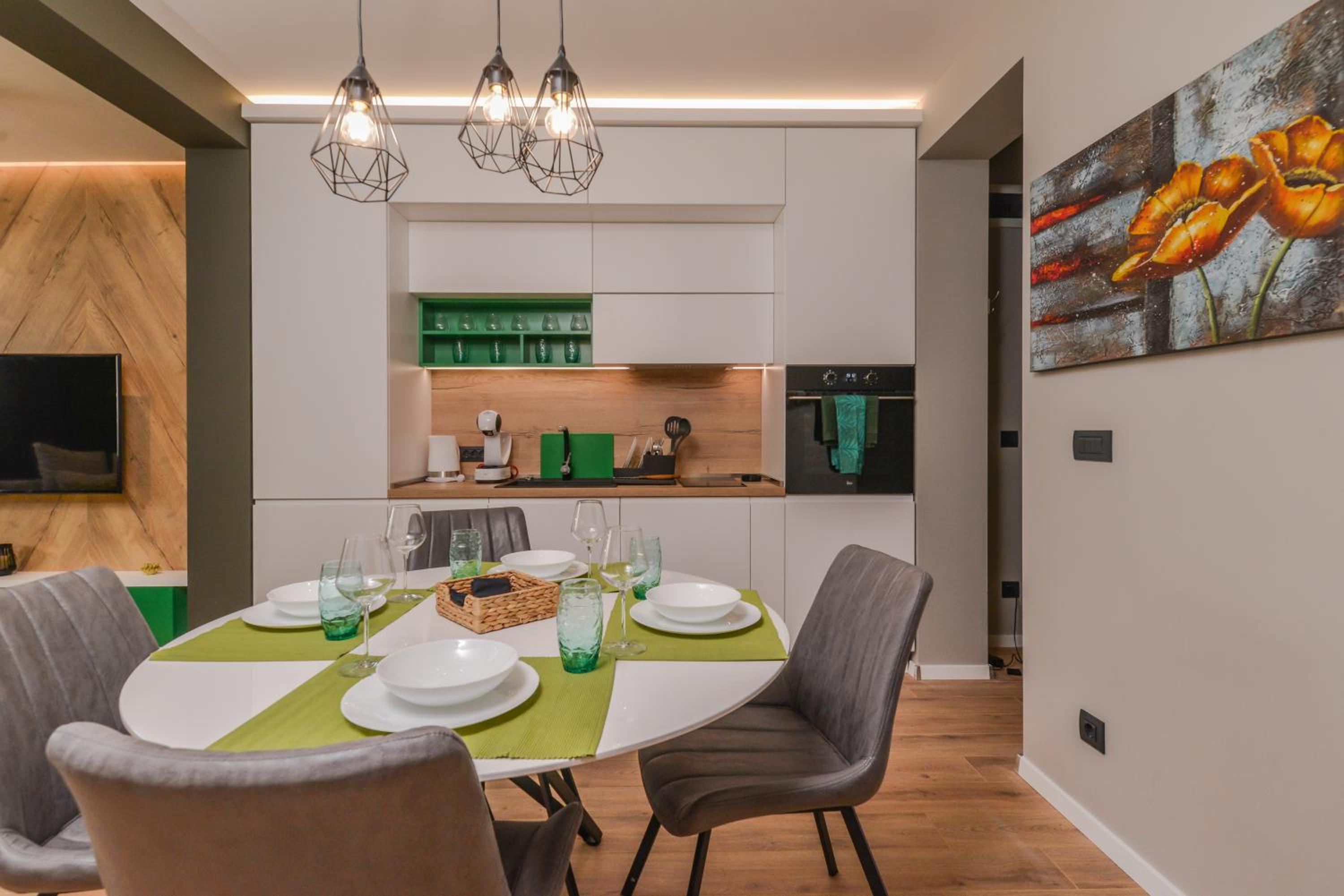 Elegant 2-BDR 2-BTHR in Sofia Luxury Stay