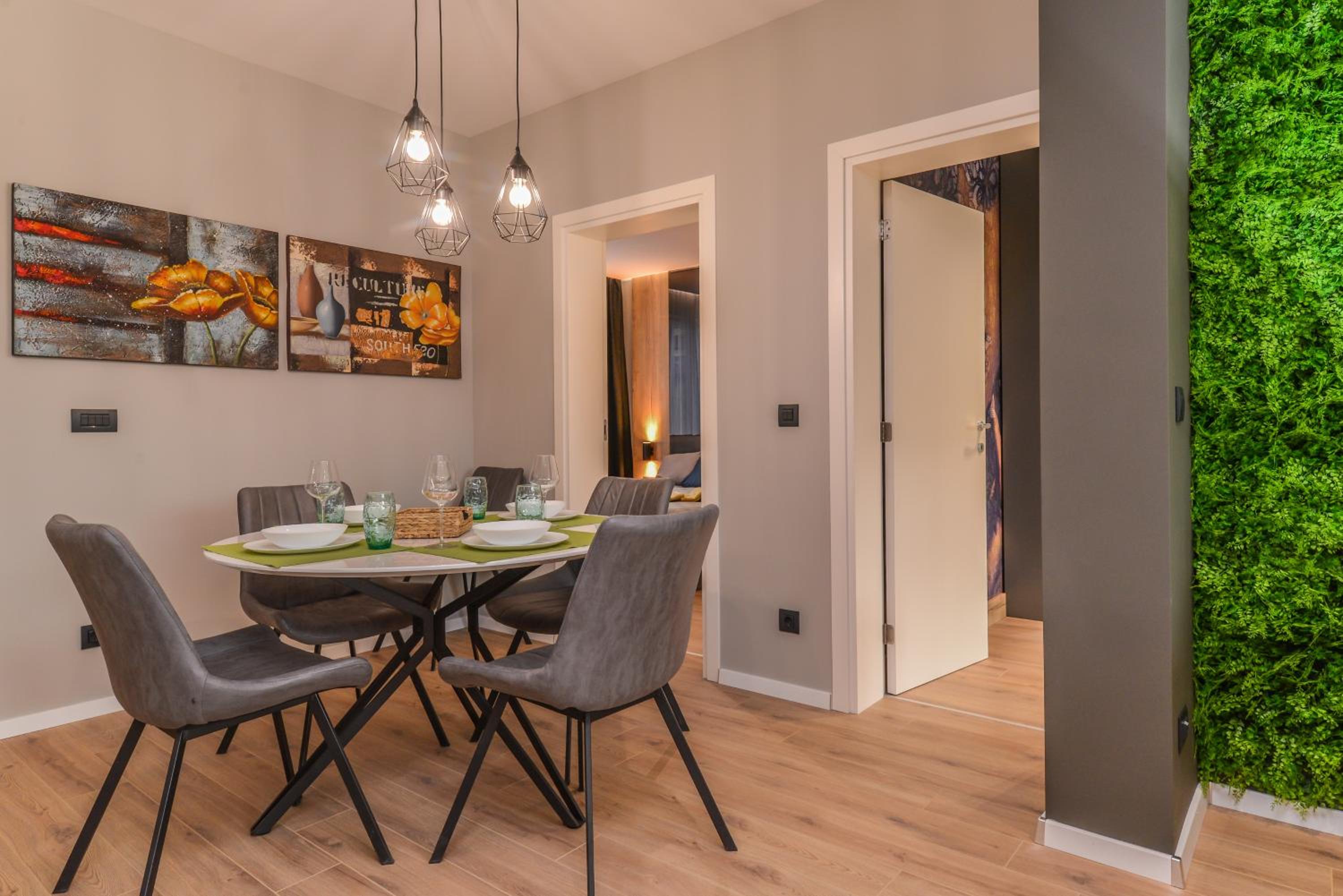 Elegant 2-BDR 2-BTHR in Sofia Luxury Stay