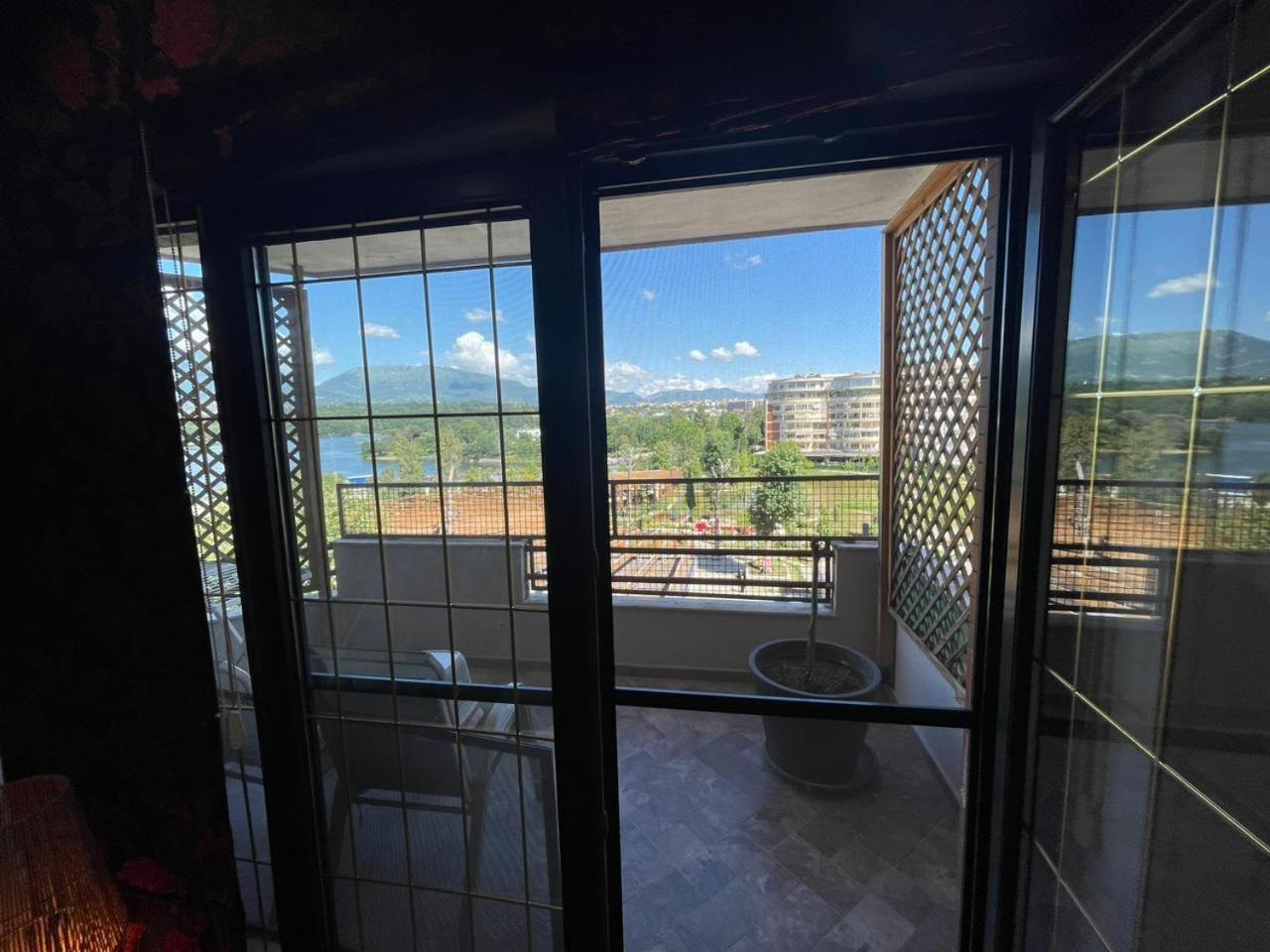 Lake View Apartment