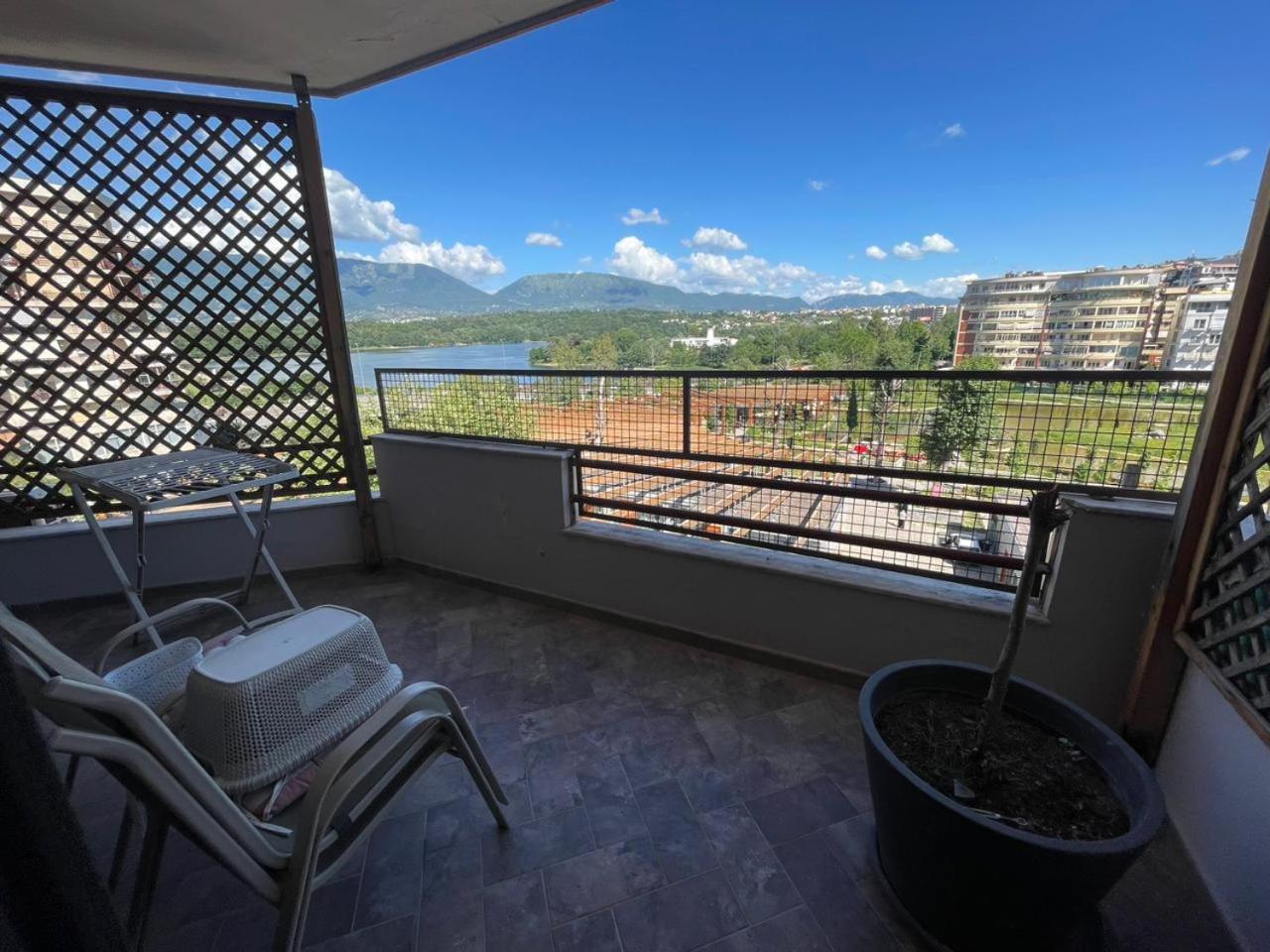 Lake View Apartment