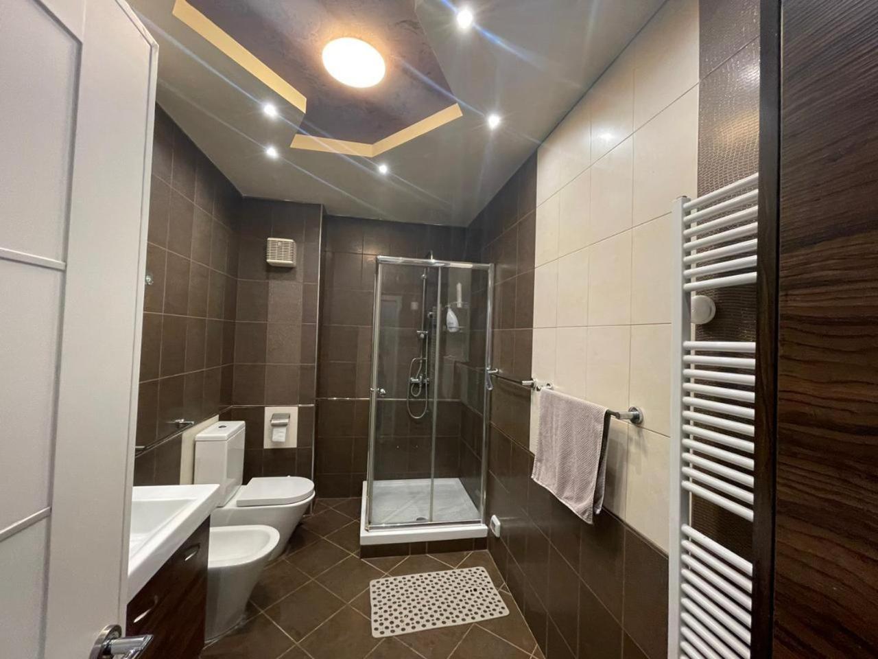 Lake View Apartment