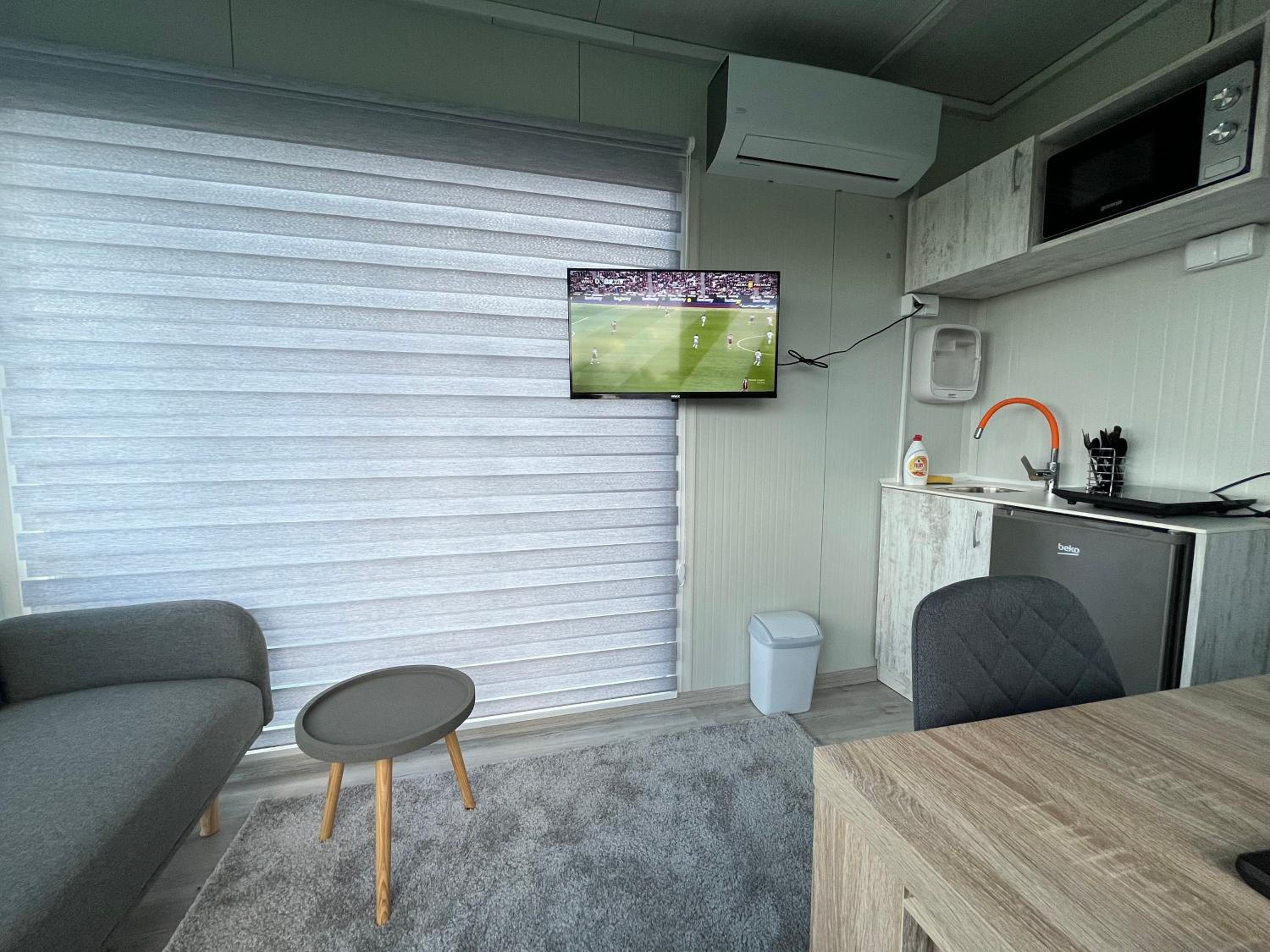 Ailleurs