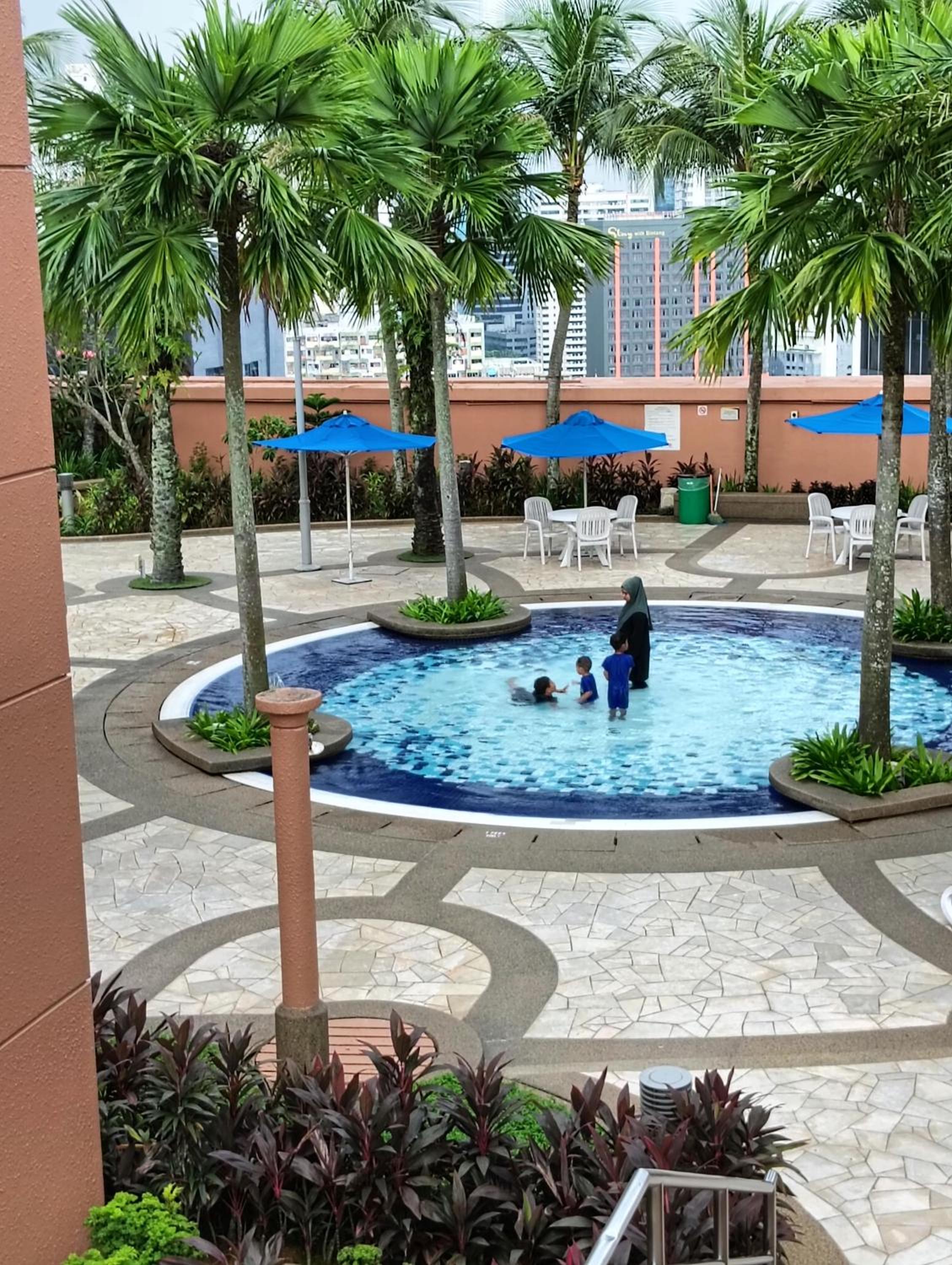 100 Service suites At Times Square KL