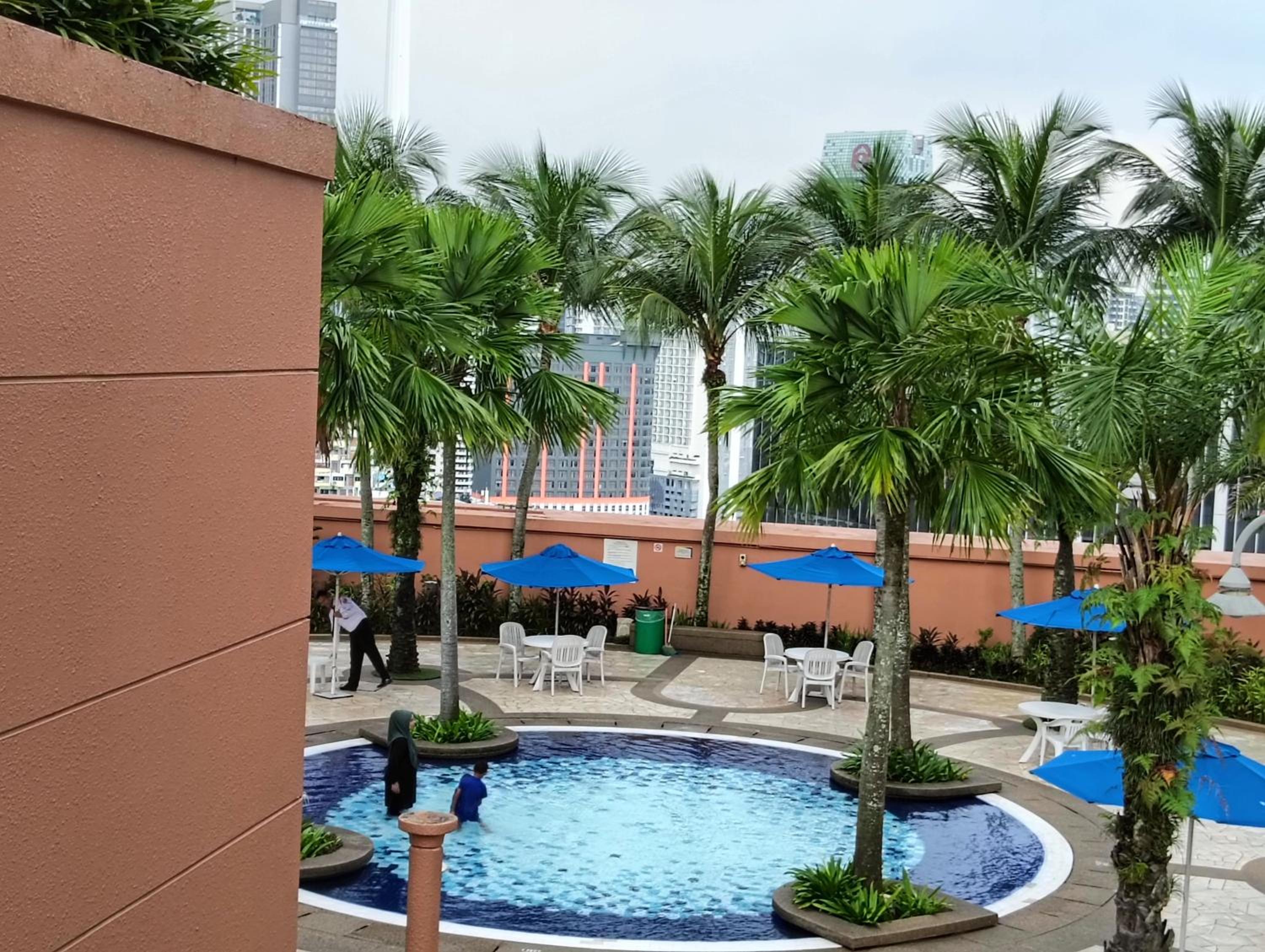 100 Service suites At Times Square KL