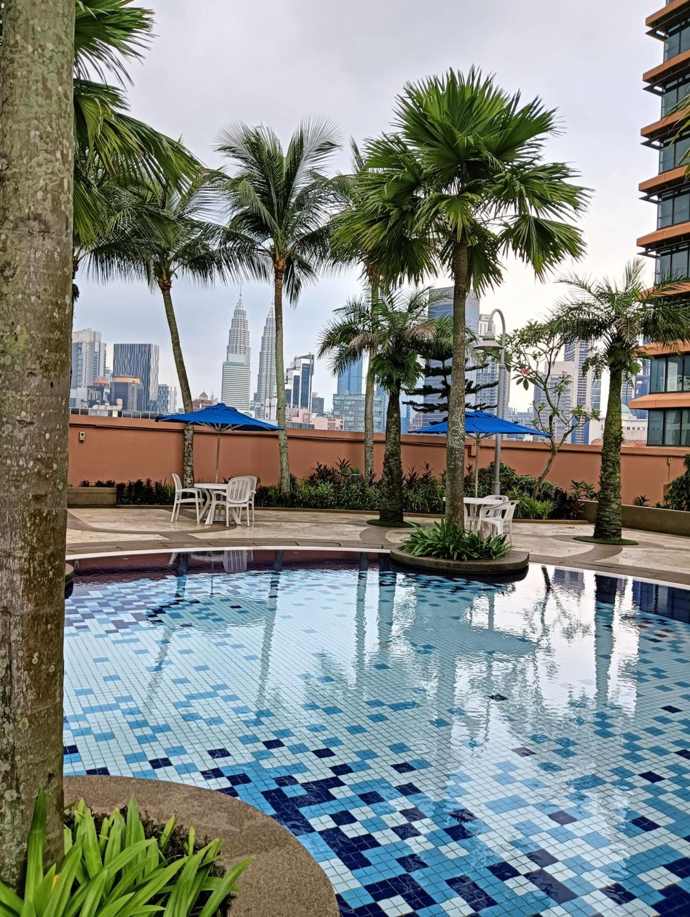100 Service suites At Times Square KL