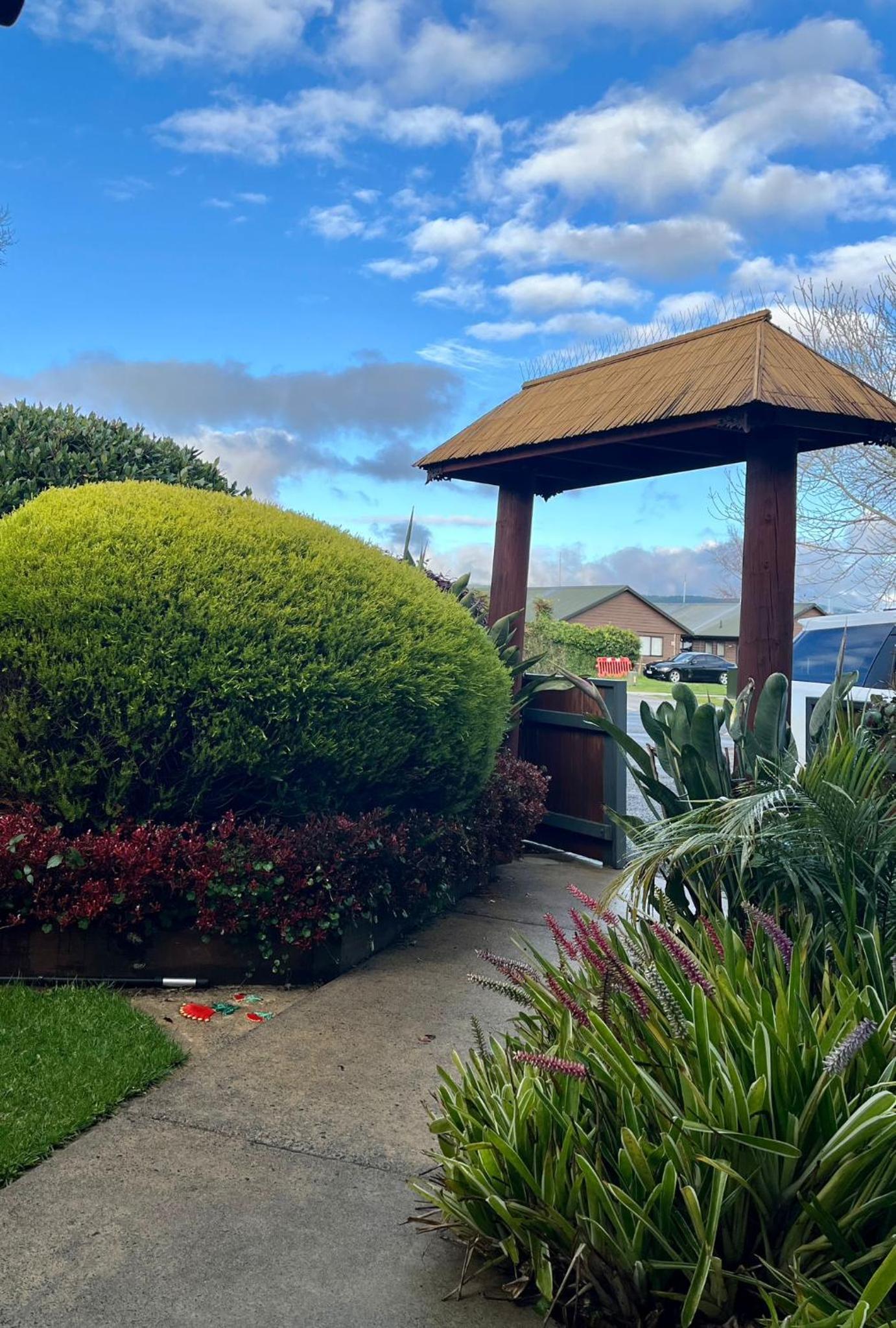Home with spa, sauna, garden in prime location