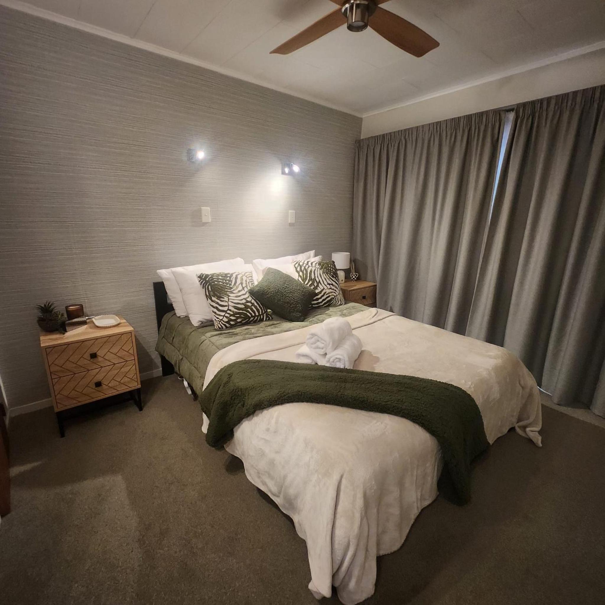 Home with spa, sauna, garden in prime location