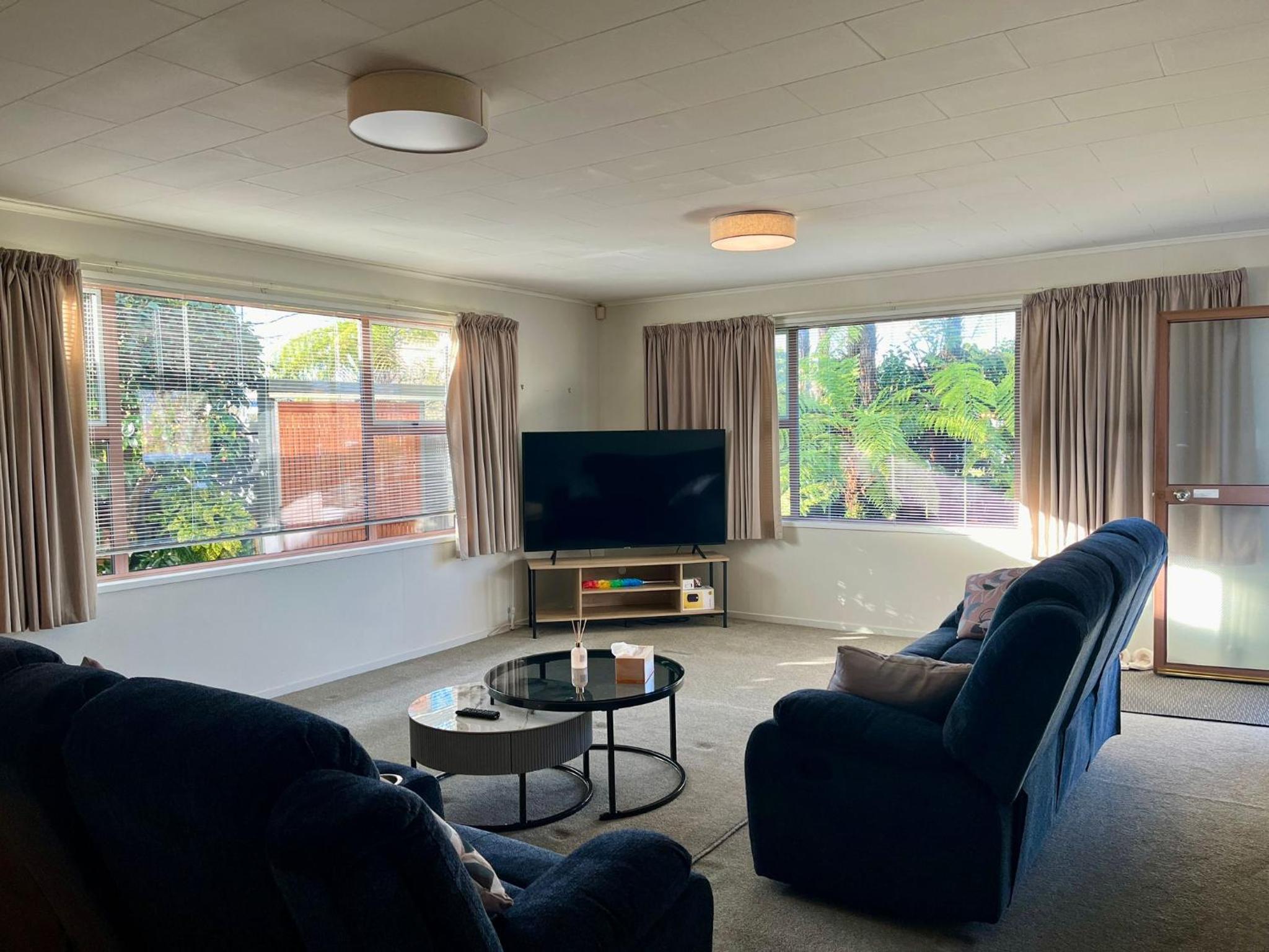 Home with spa, sauna, garden in prime location