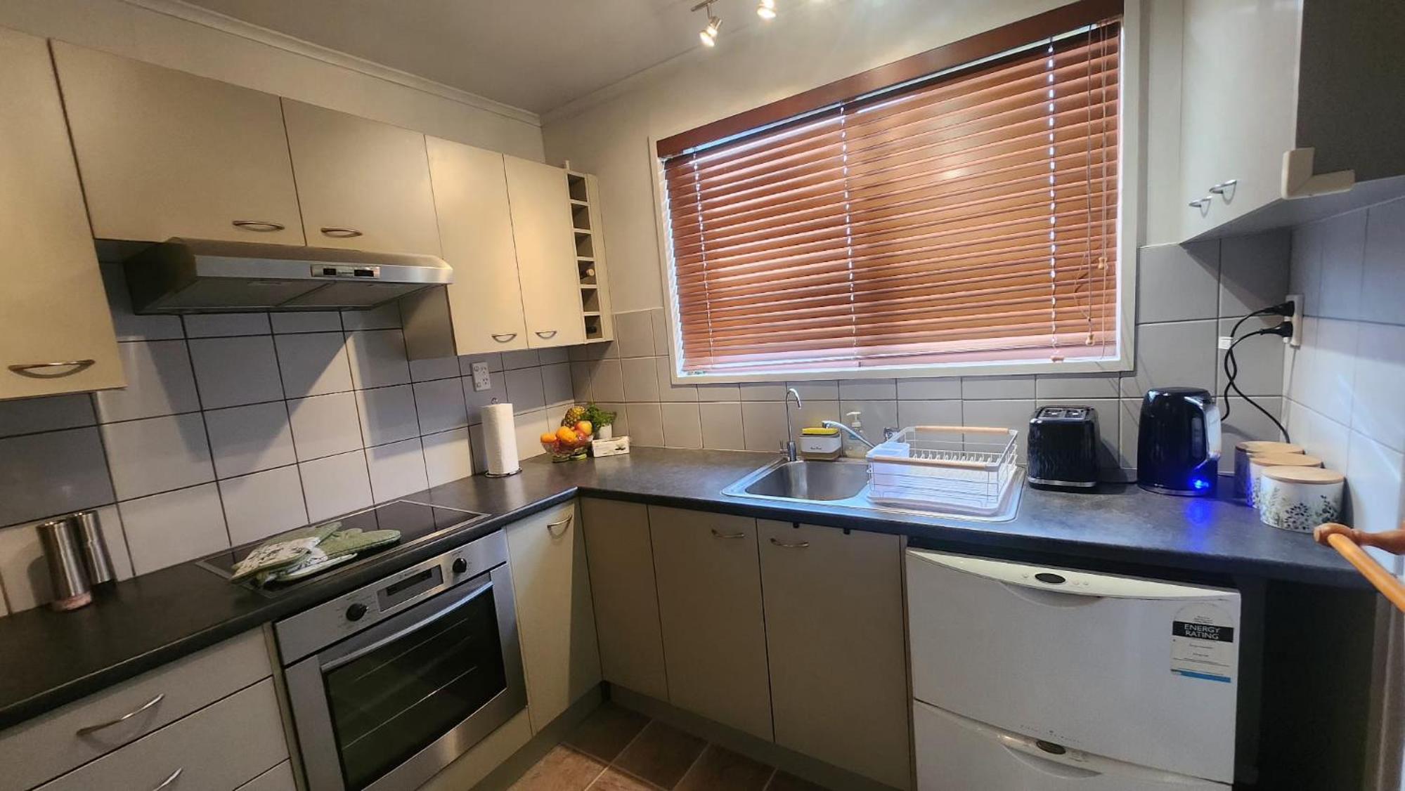 Home with spa, sauna, garden in prime location