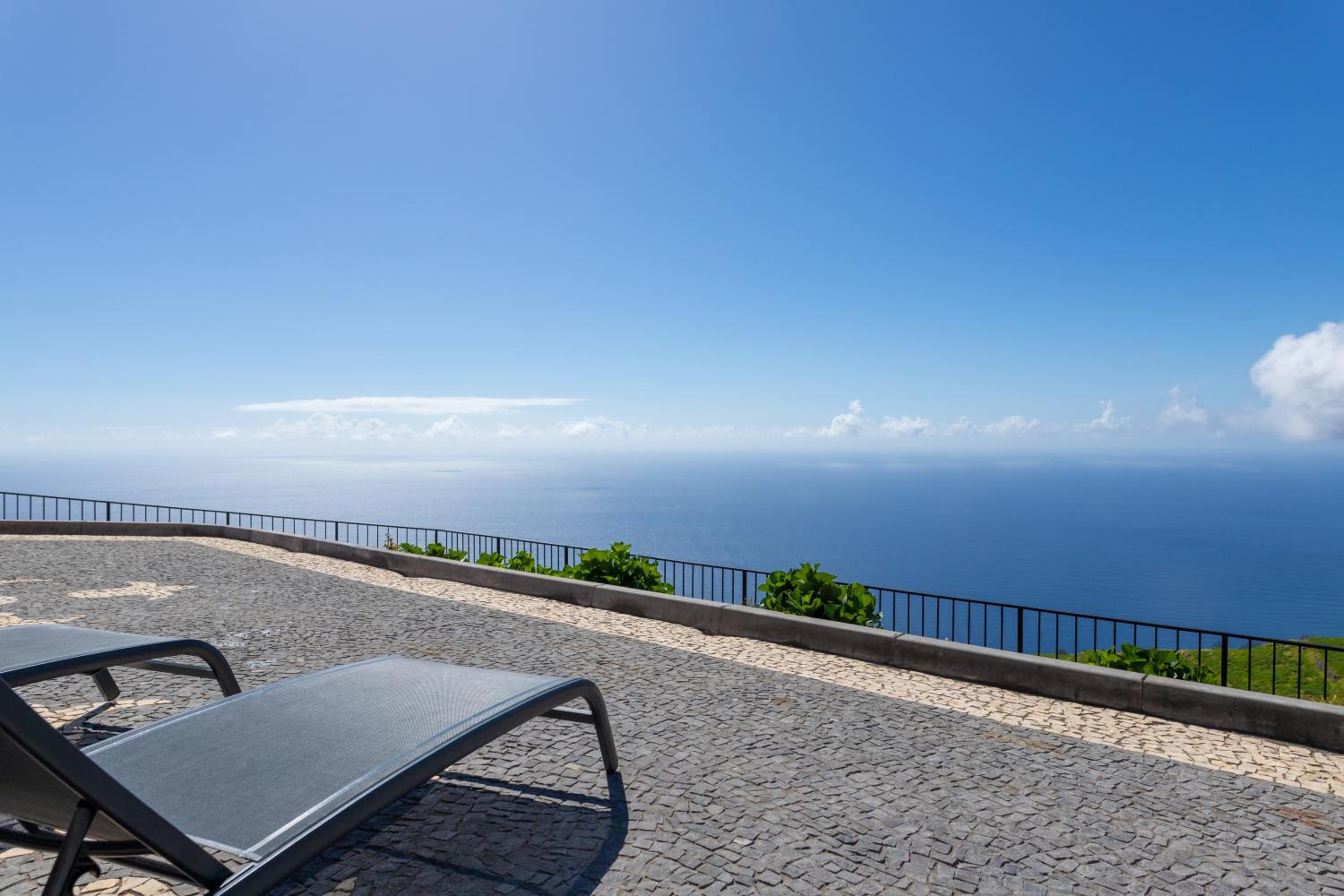 Villa Leonor Cliffside Retreat