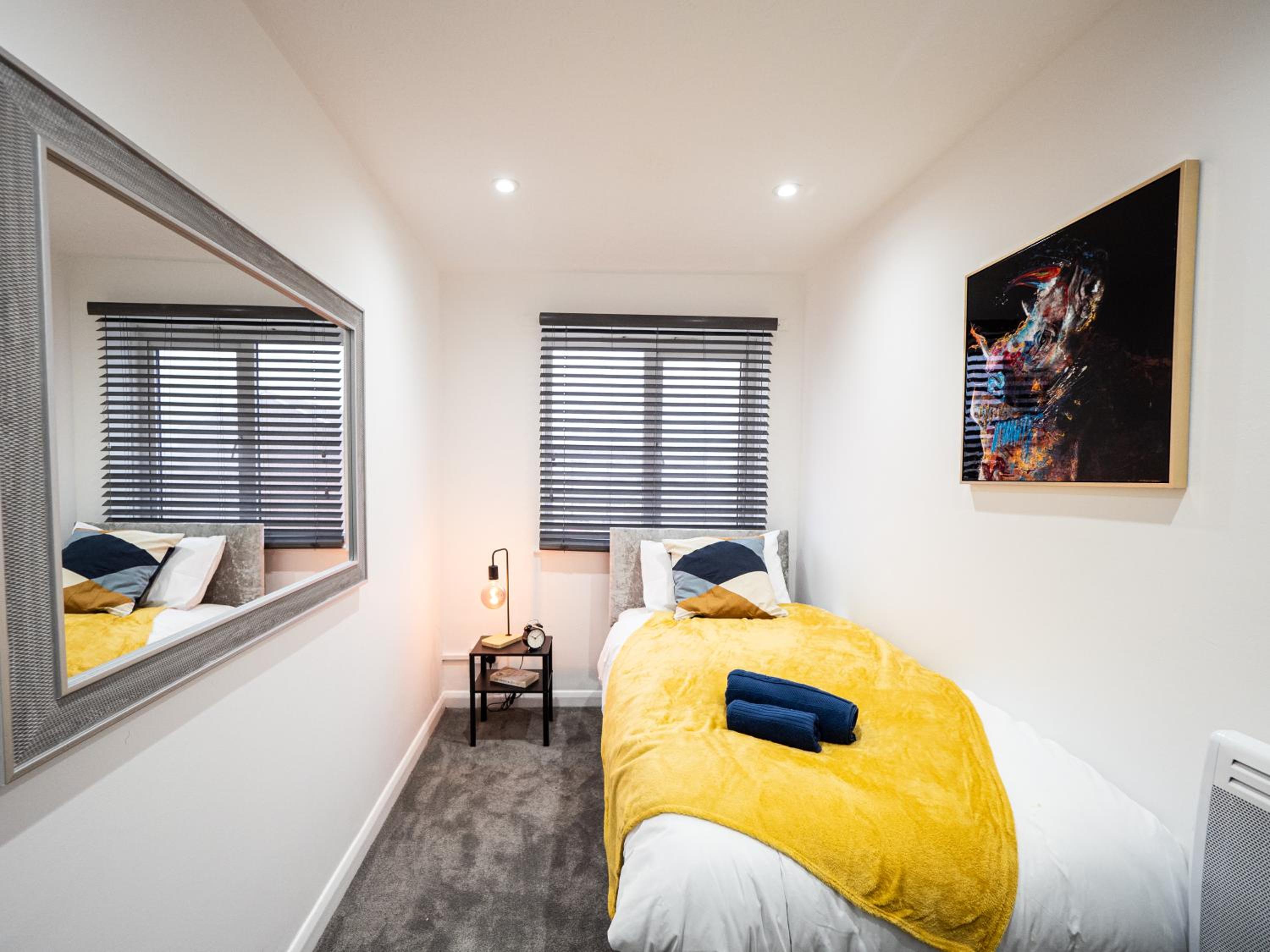 Luxury Seaside Haven- Coastal Comfort, Free Parking