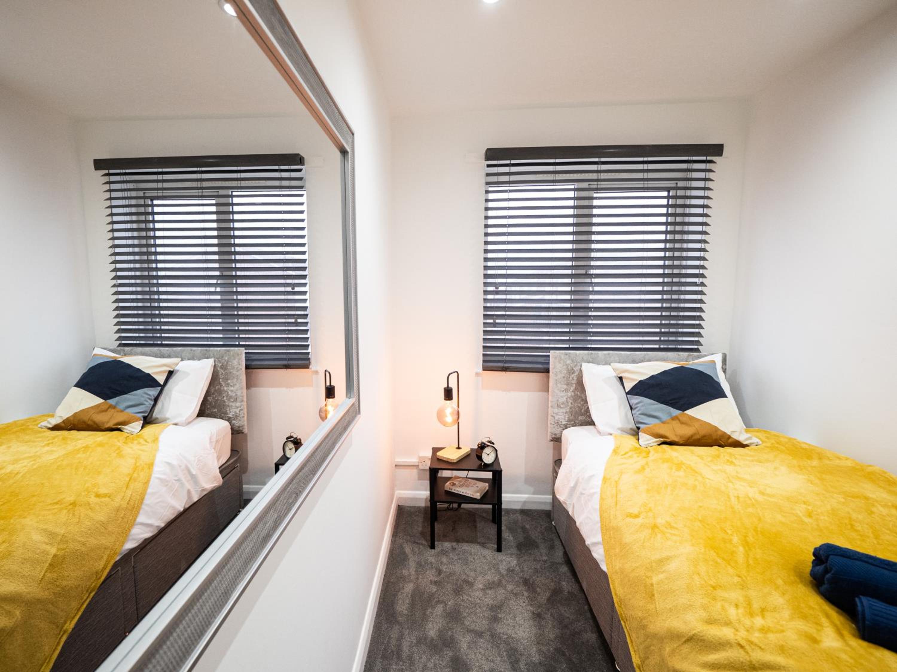 Luxury Seaside Haven- Coastal Comfort, Free Parking