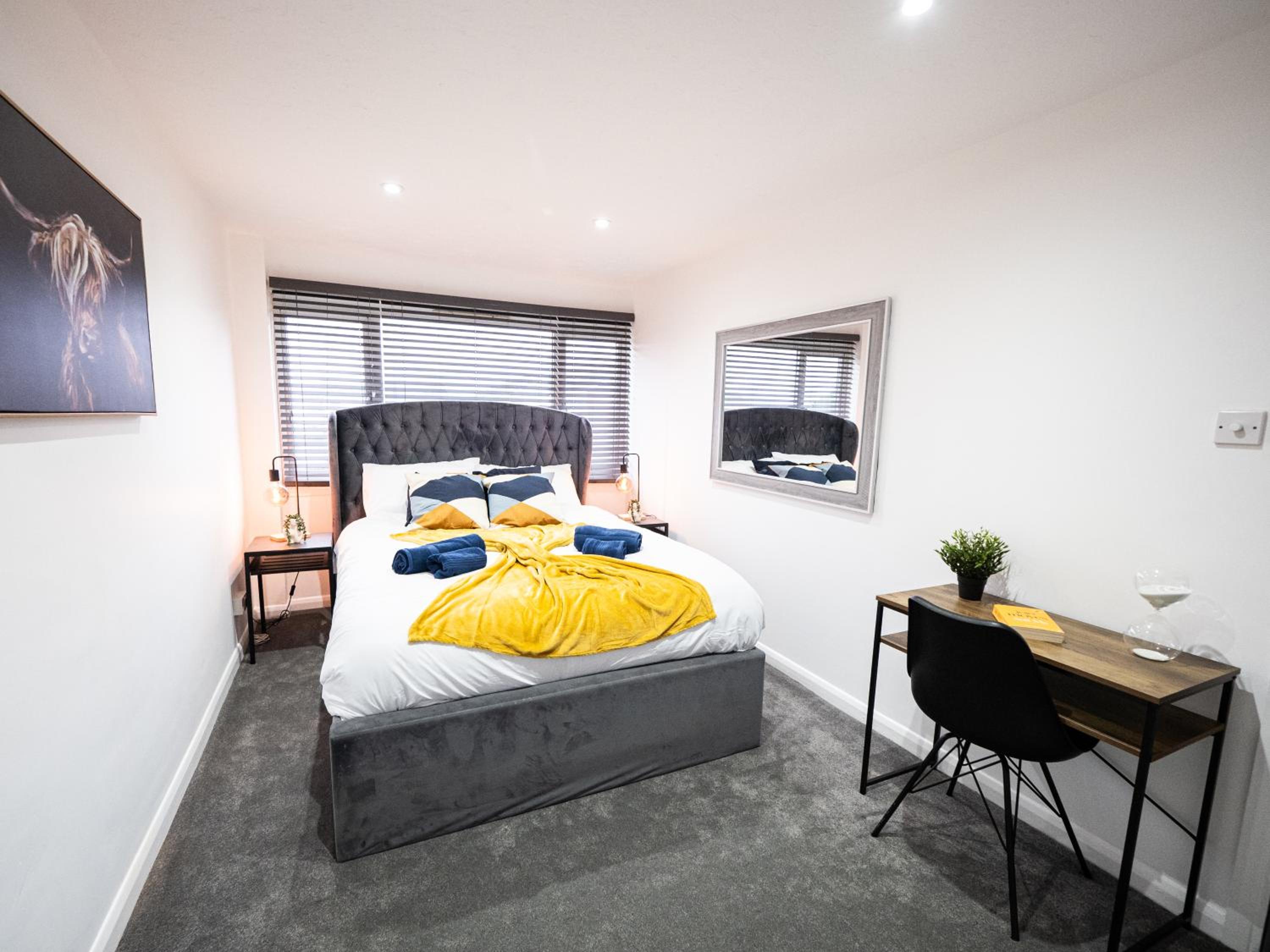 Luxury Seaside Haven- Coastal Comfort, Free Parking