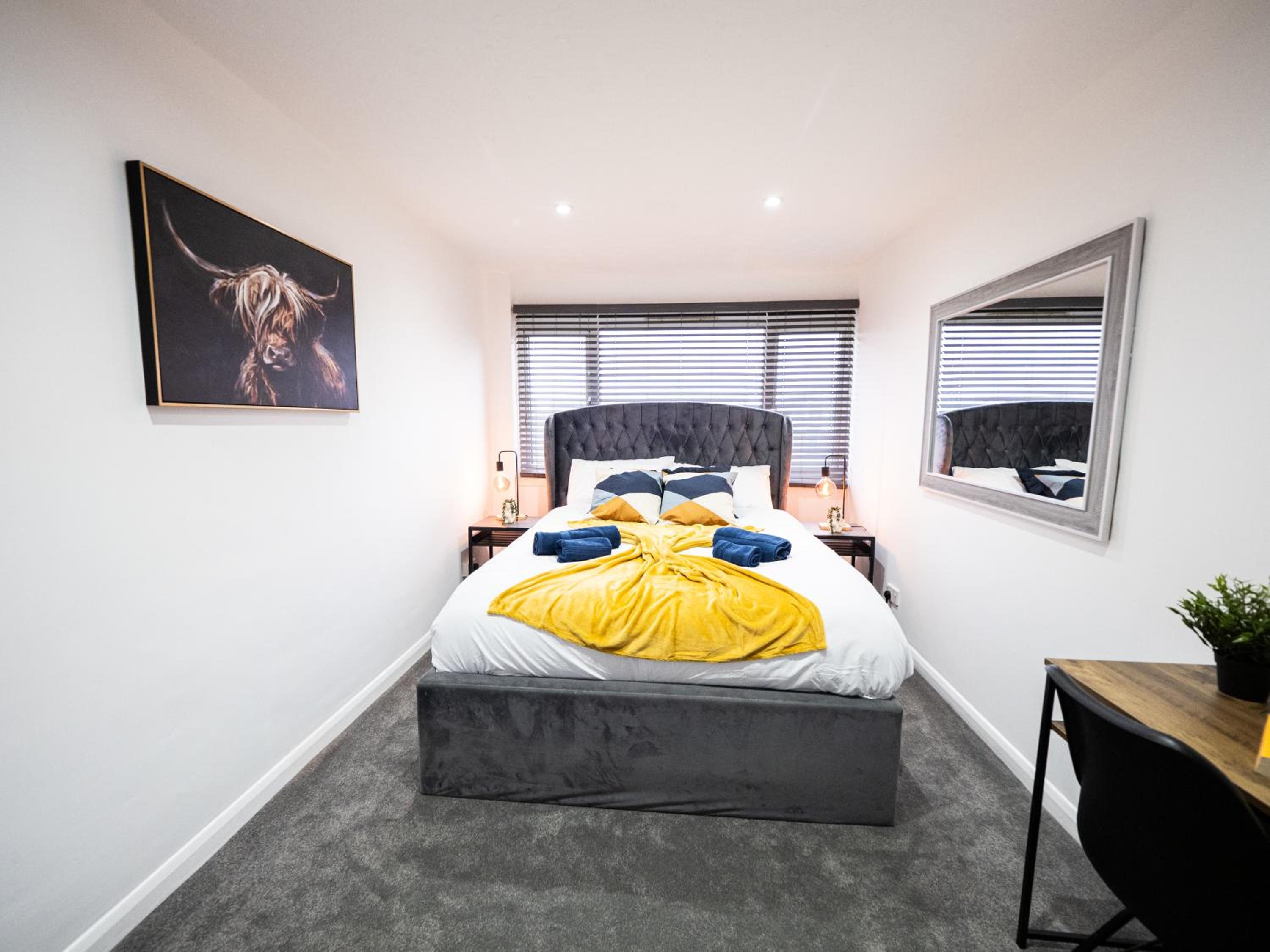 Luxury Seaside Haven- Coastal Comfort, Free Parking