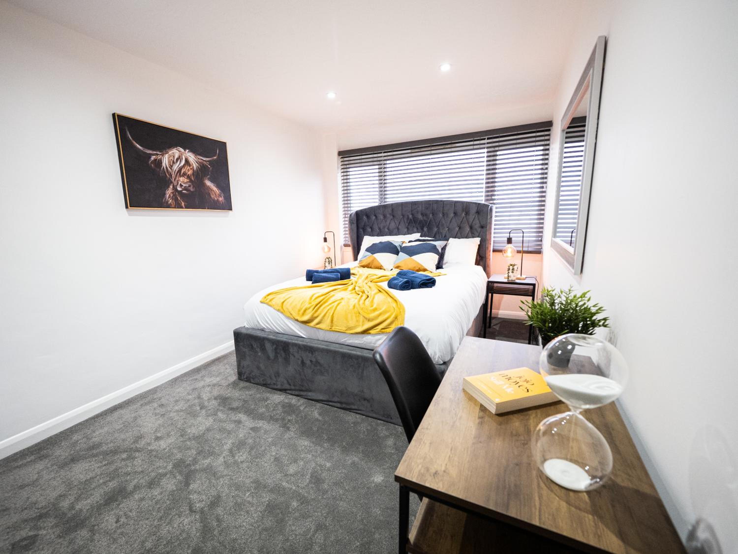 Luxury Seaside Haven- Coastal Comfort, Free Parking
