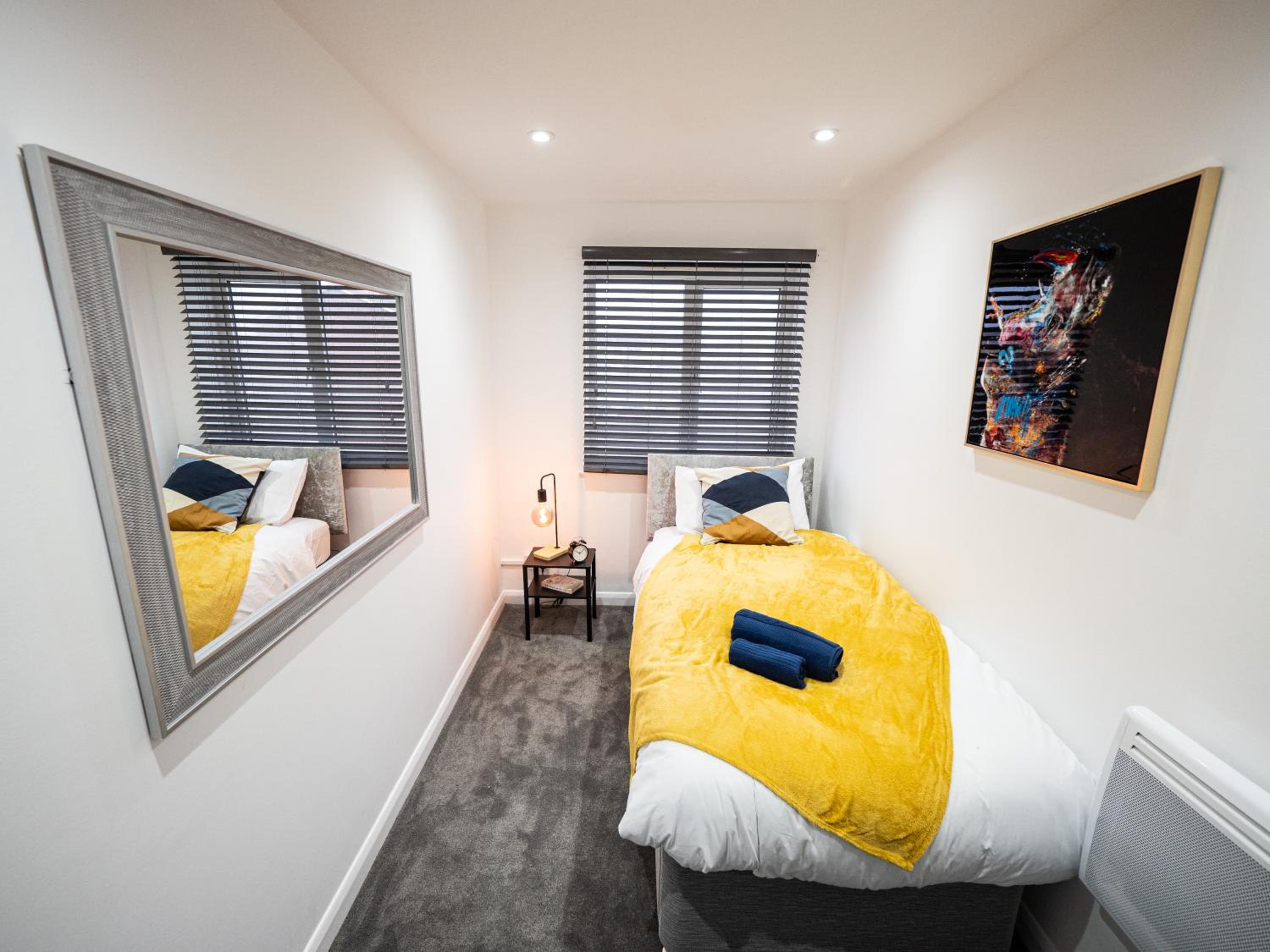 Luxury Seaside Haven- Coastal Comfort, Free Parking