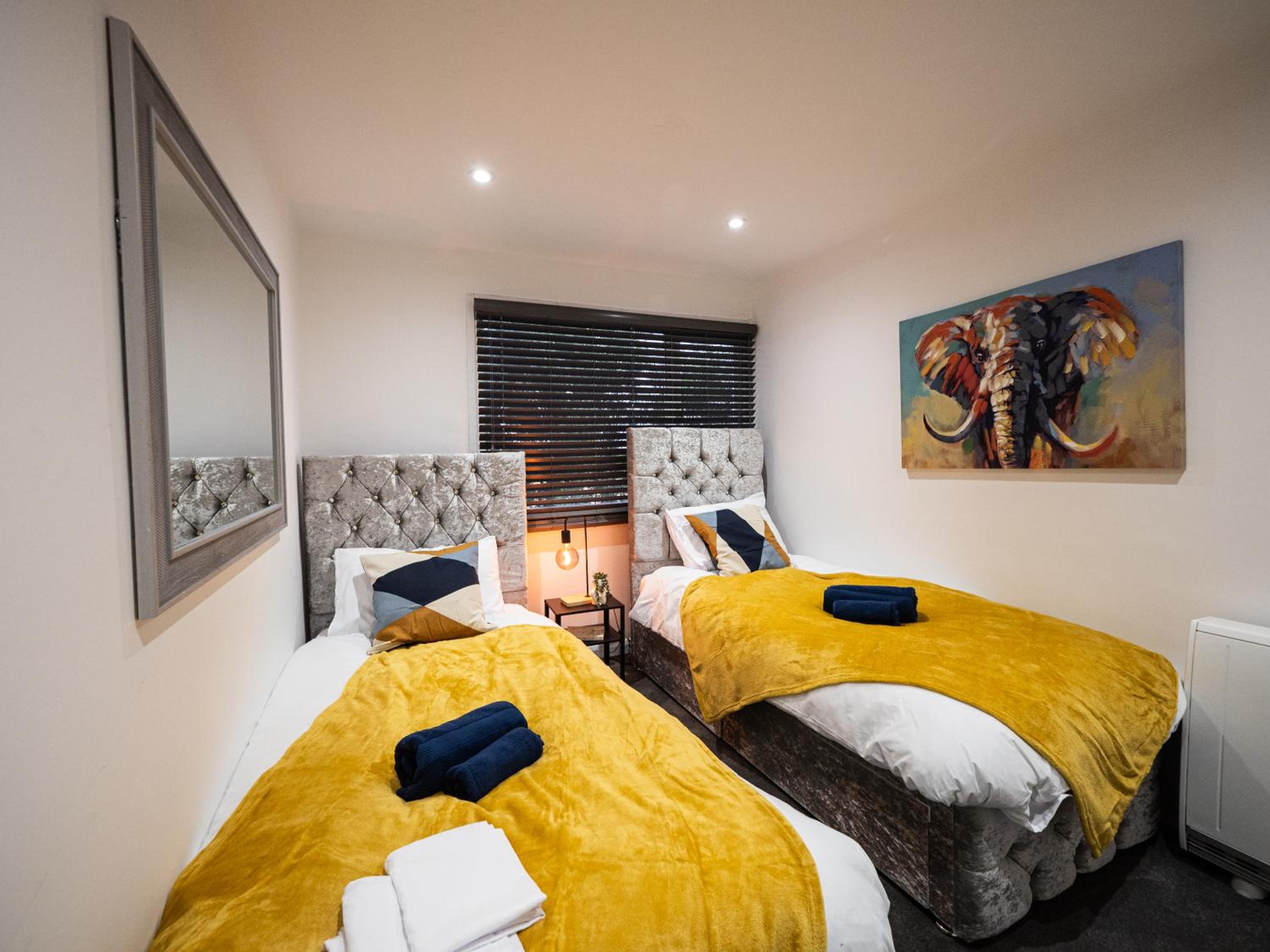 Luxury Seaside Haven- Coastal Comfort, Free Parking