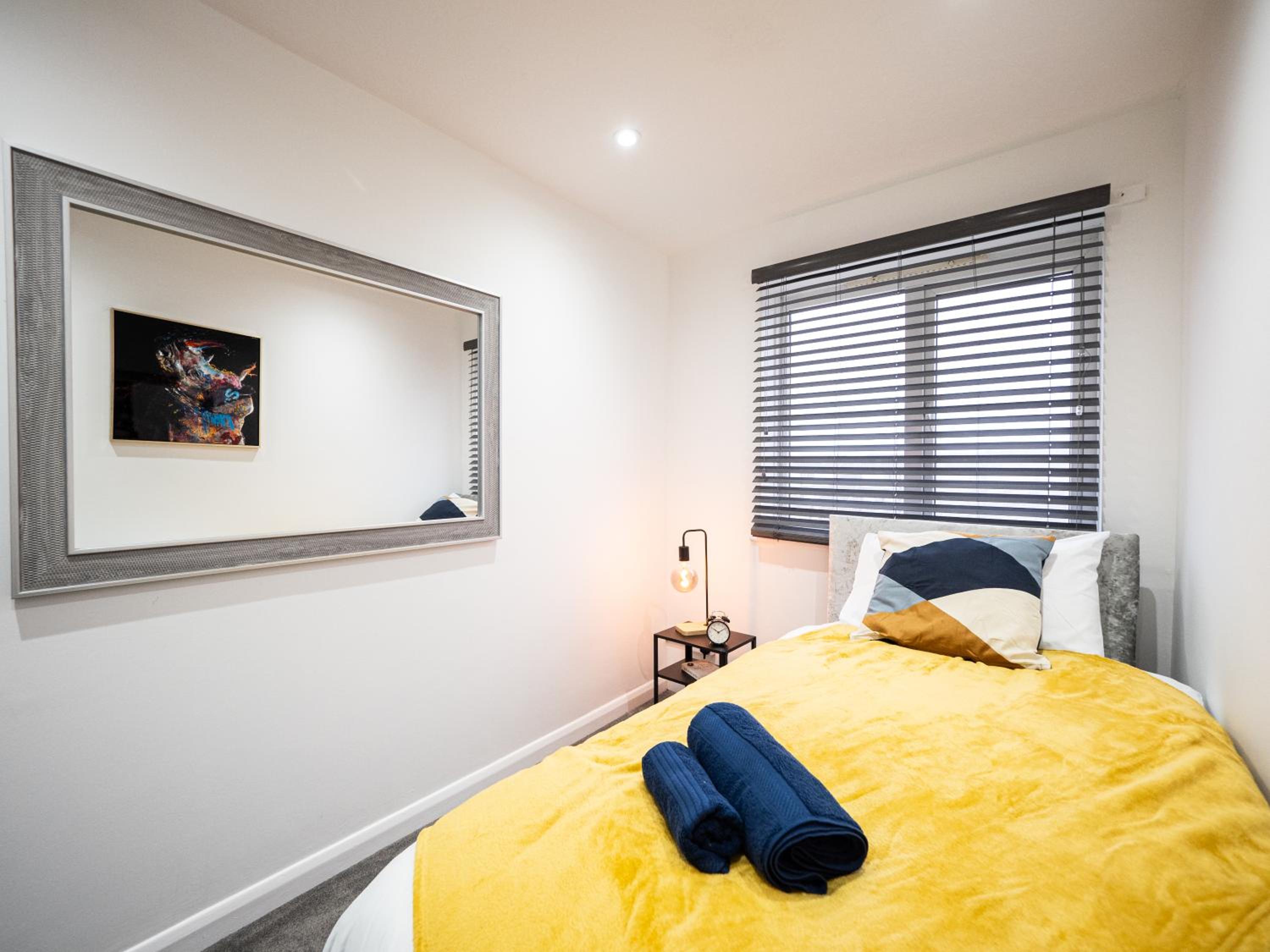 Luxury Seaside Haven- Coastal Comfort, Free Parking