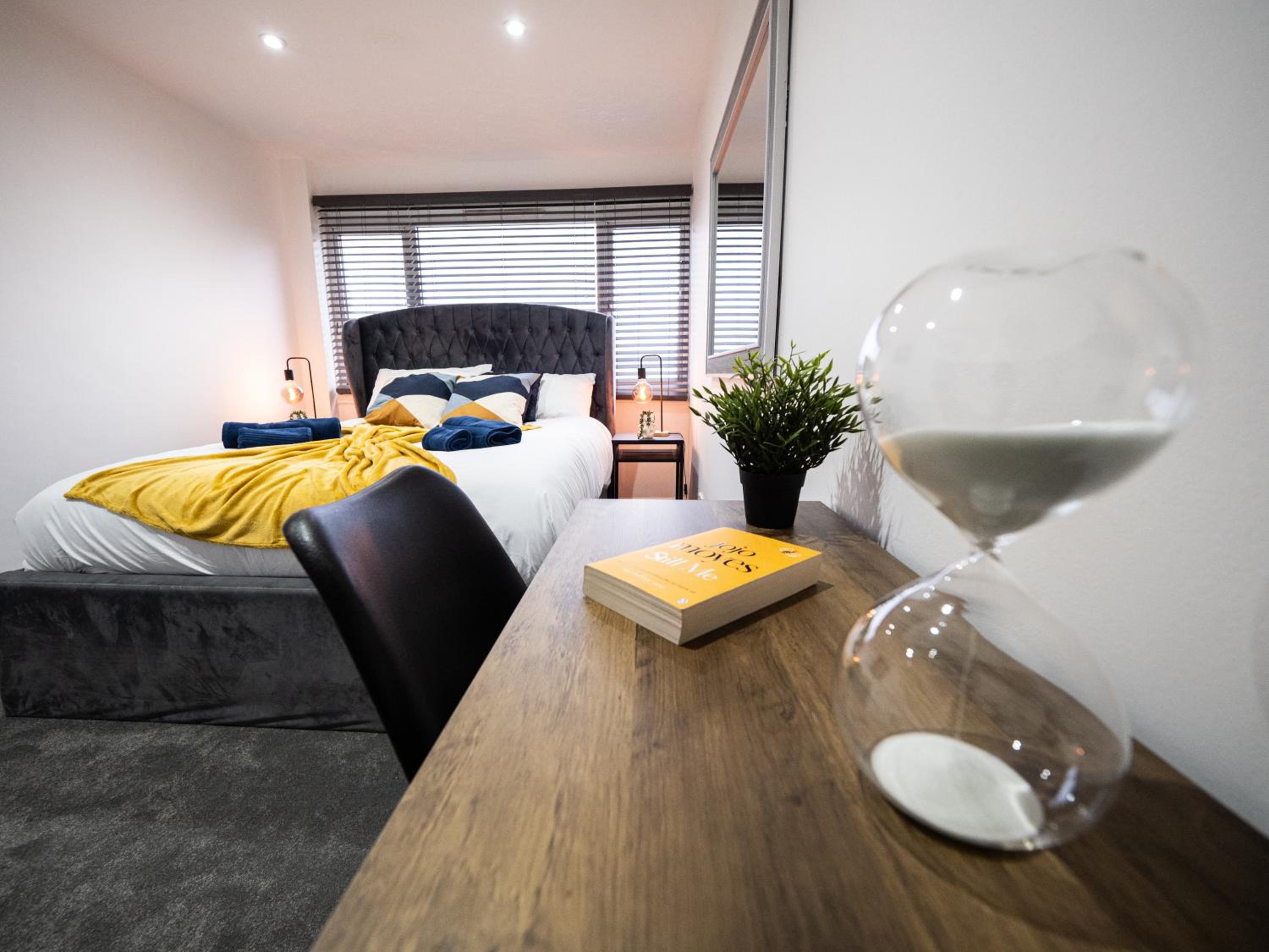 Luxury Seaside Haven- Coastal Comfort, Free Parking