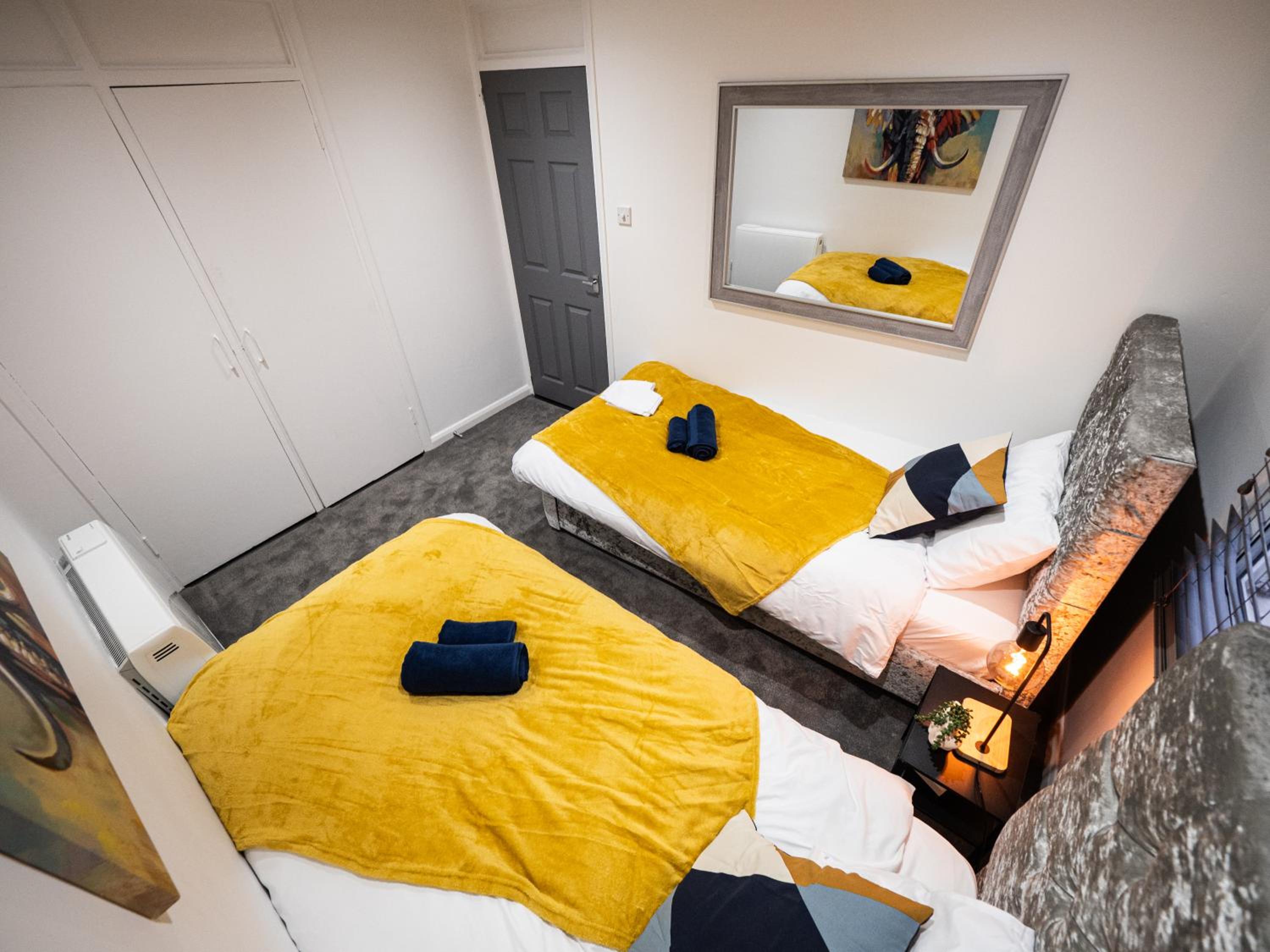 Luxury Seaside Haven- Coastal Comfort, Free Parking
